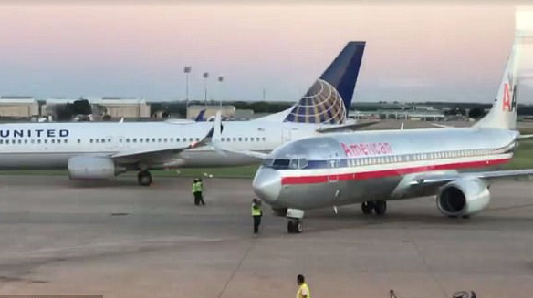 Самолёты столкнулись в аэропорту Остина. Фото: кадр из видео Facebook/Ashton Ainsworth
