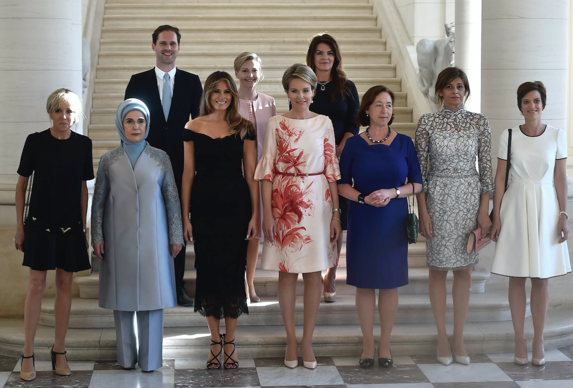 Готье Дестне вместе с женами и подругами лидеров стран НАТО. Фото: &copy;REUTERS/Hannah Mckay