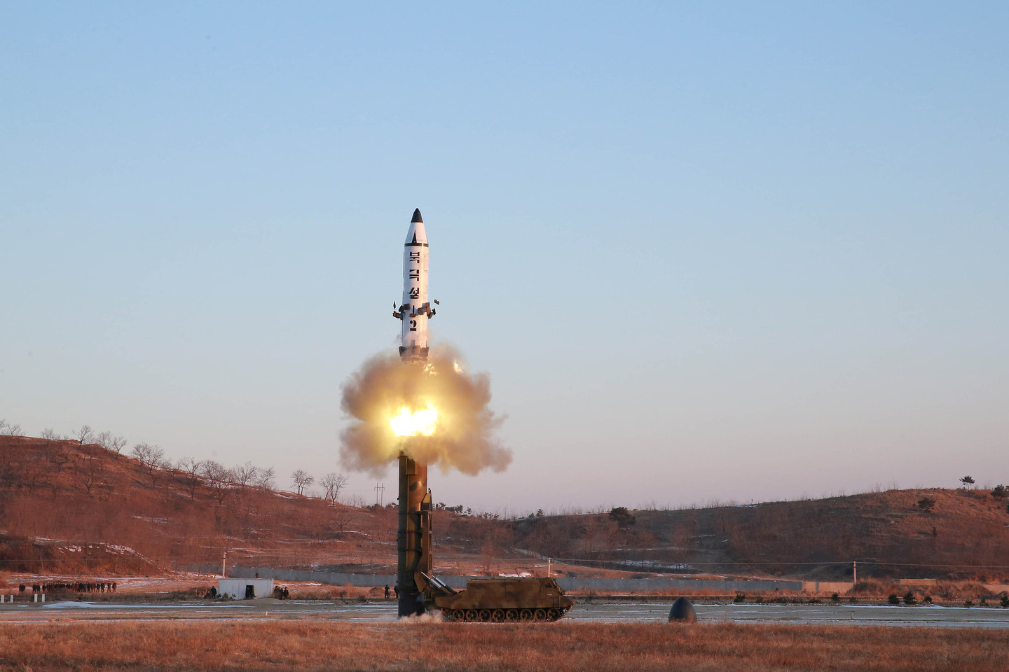 Во время прошедших испытаний ракеты&nbsp;"Пуккыксон-2". Фото: &copy; KCNA/Handout via Reuters