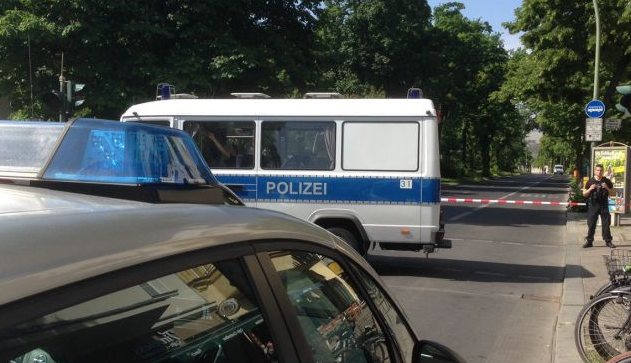 Полицейский автомобиль в городе Шенеберге. Фото: rbb-online.de