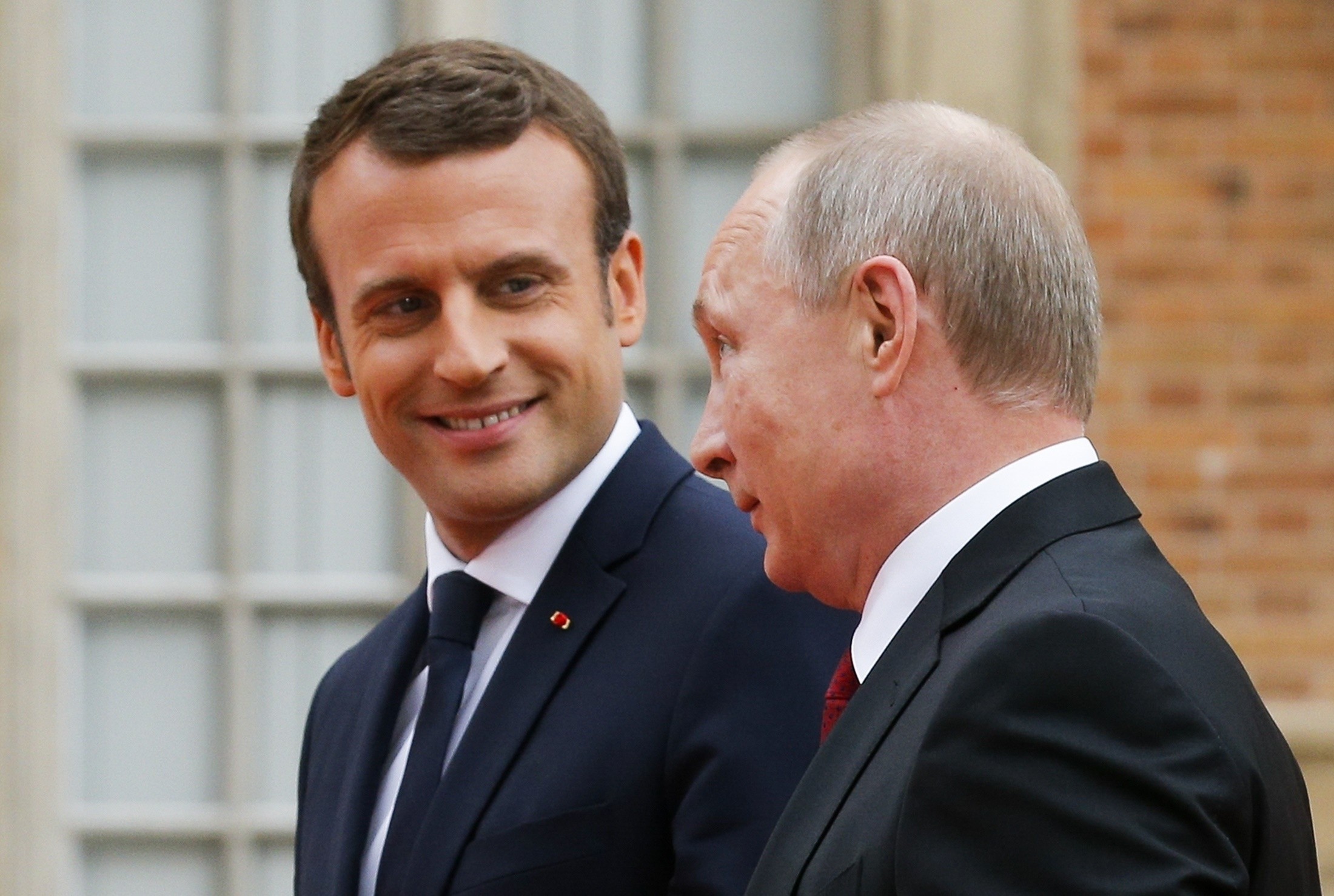 <p>Эммануэль Макрон и Владимир Путин на встрече в Версале. Фото: <span>&copy;&nbsp;</span>REUTERS/Alexander Zemlianichenko</p>
