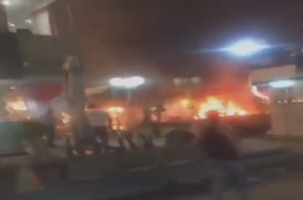 Кадр с места трагедии, переданный телеканалом Al-Arabiya