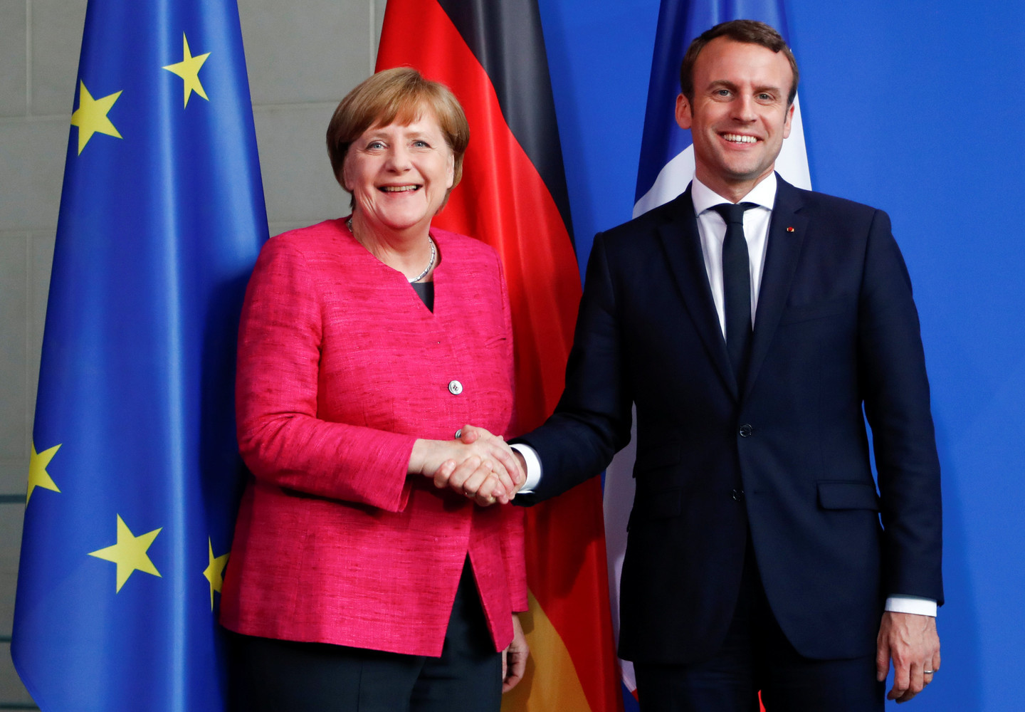 Канцлер ФРГ Ангела Меркель и президент Франции Эммануэль Макрон. Фото: &copy;REUTERS/Fabrizio Bensch