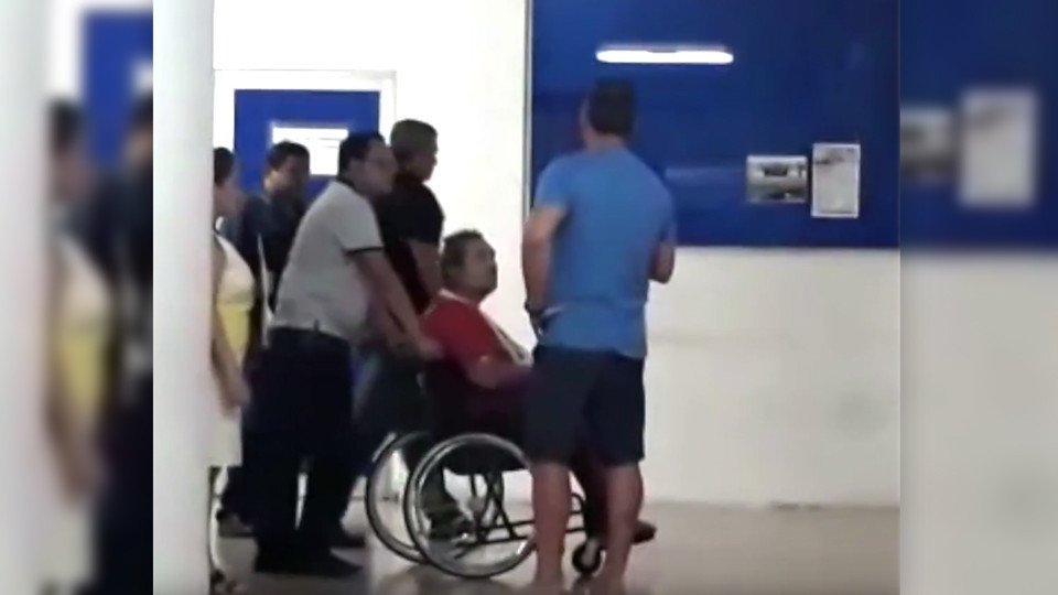 Россиянин Алексей Макеев в мексиканской больнице. Фото: кадр из видео YouTube/La Silla Rota TV