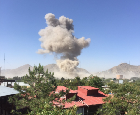 Кадры взрыва в Кабуле. Фото:&nbsp;twitter.com/AdityaRajKaul