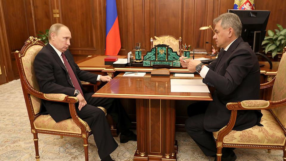 Владимир Путин и Сергей Шойгу. Фото: &copy;L!FE


