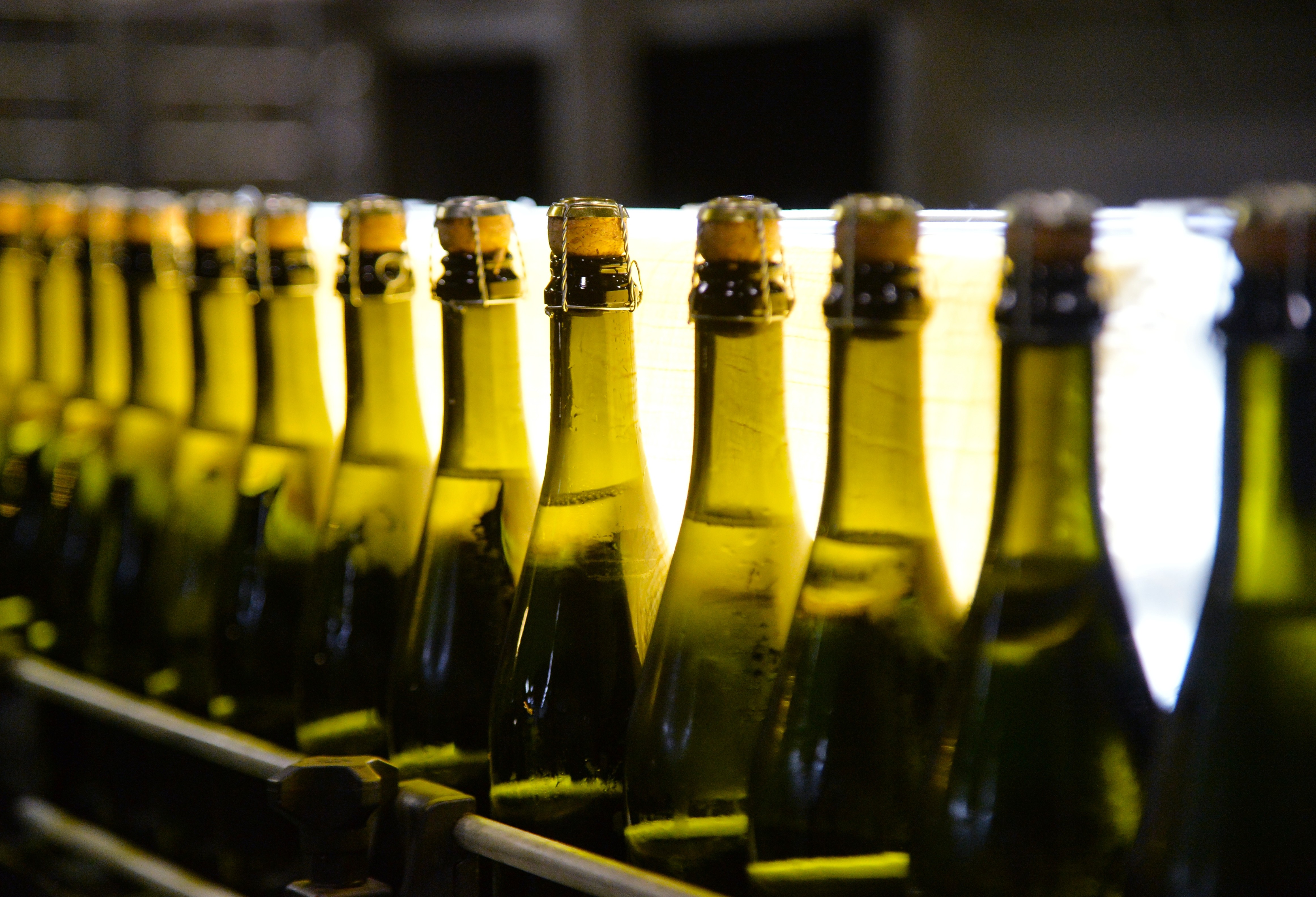 Шампанское метод. Производство шампанского. Шампанское производство. Производство игристого. Производители шампанского в Абхазии.