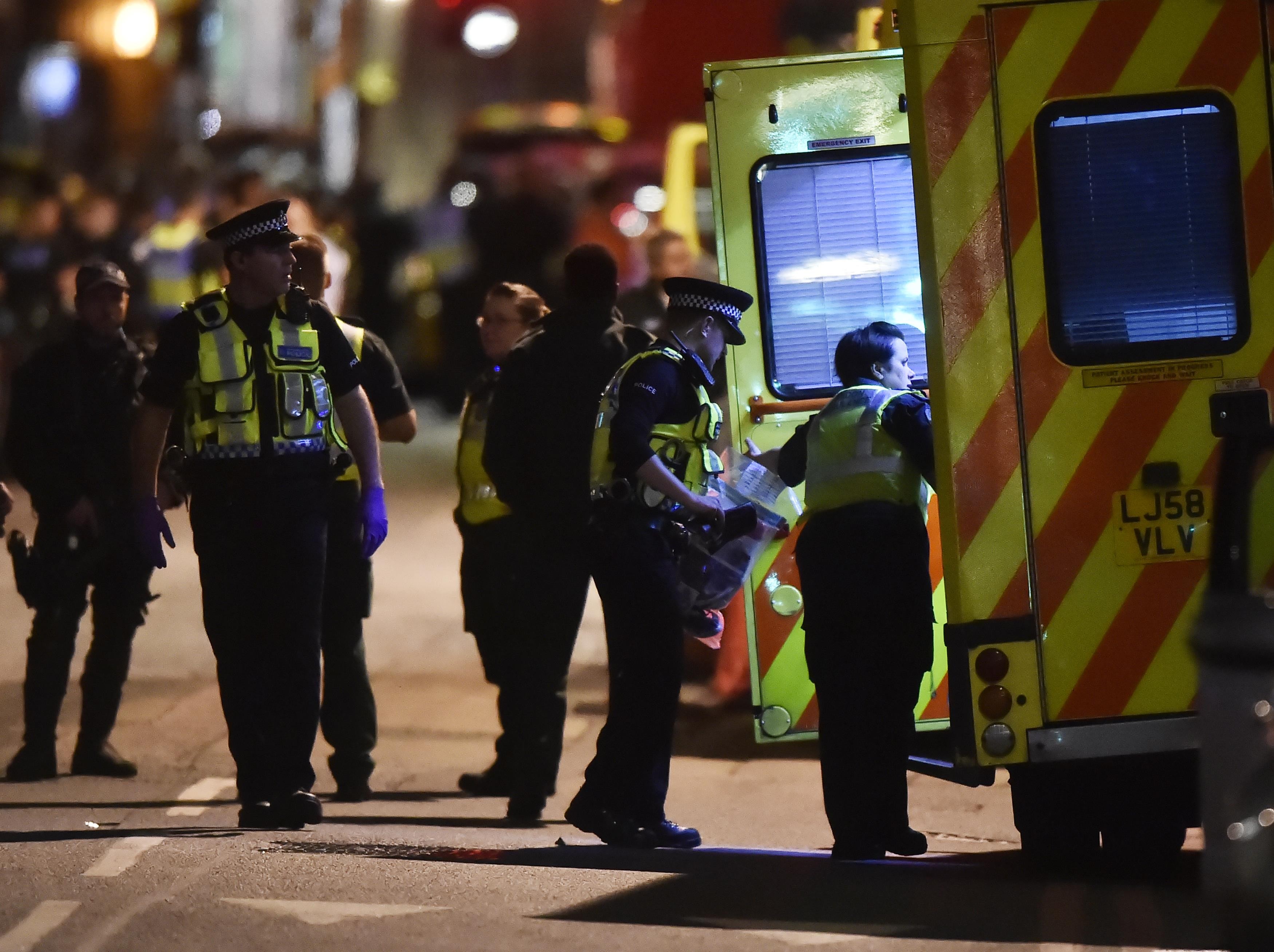 Машины скорой помощи на месте теракта в Лондоне. Фото: &copy;&nbsp;REUTERS/Hannah Mckay