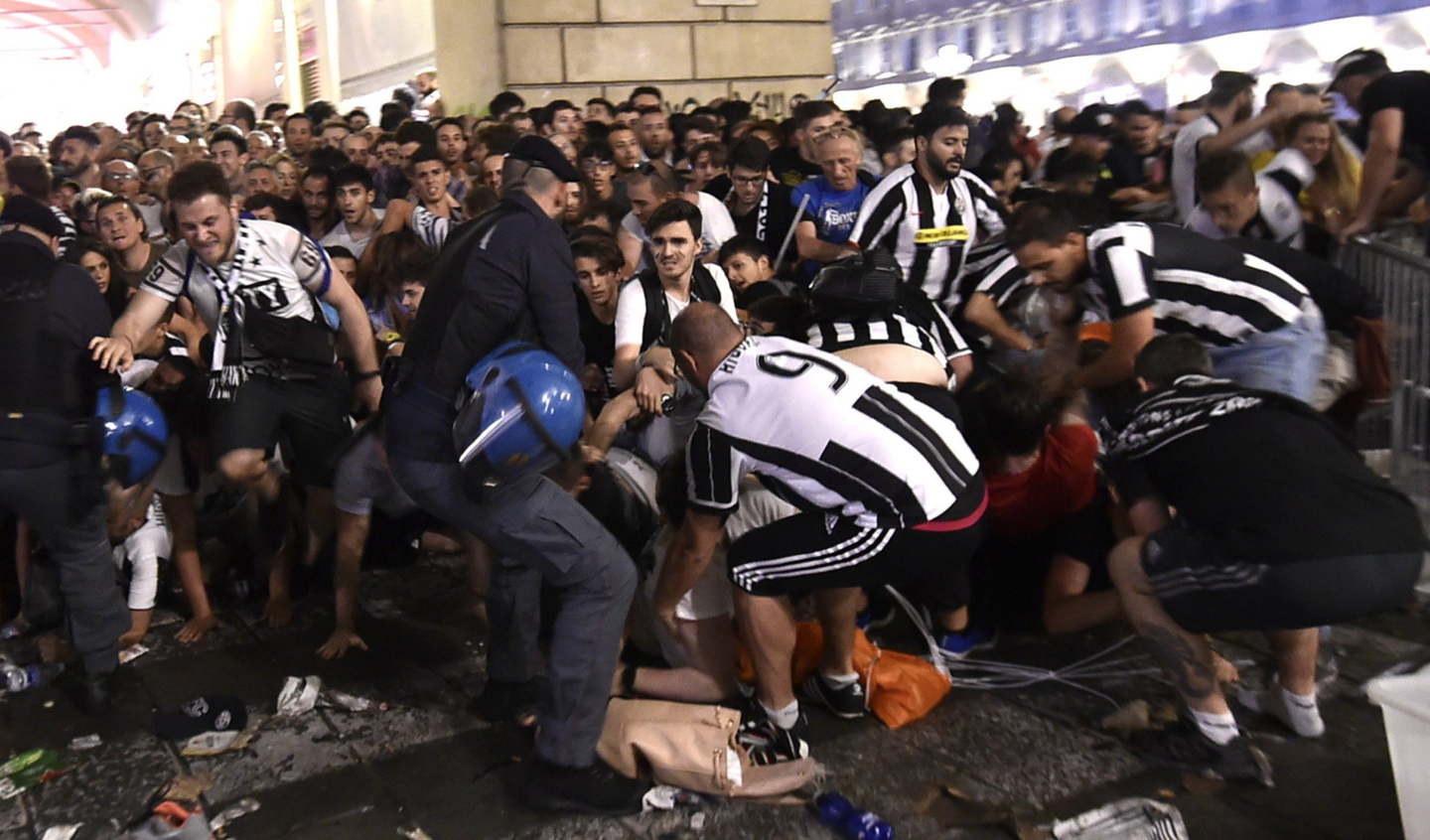 Давка болельщиков в Турине во время финала Лиги Чемпионов. Фото: twitter