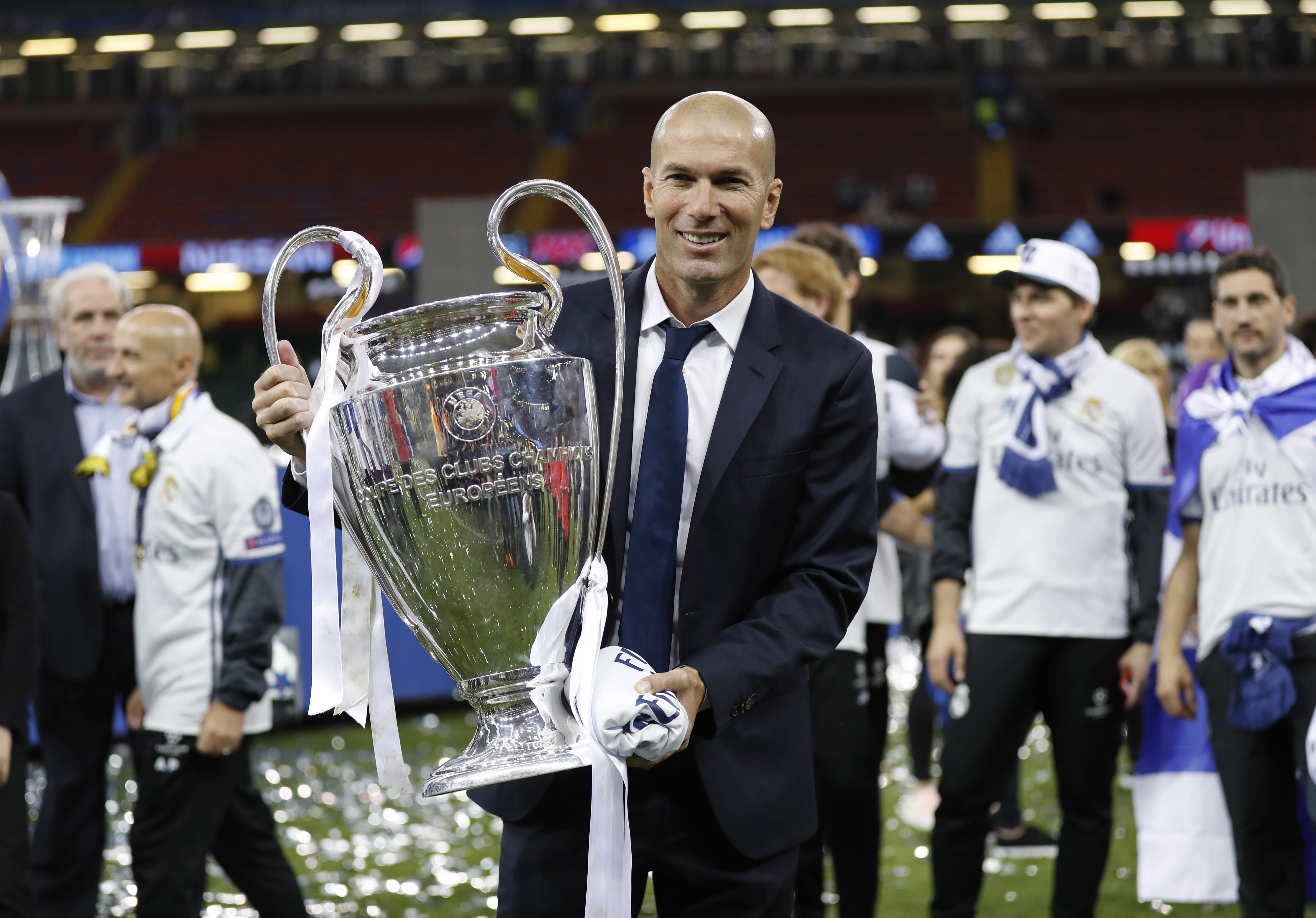 Тренер футбольного клуба "Реал" Мадрид Зинедин Зидан празднует победу клуба в Лиге Чемпионов. Фото: Reuters / Eddie Keogh Livepic