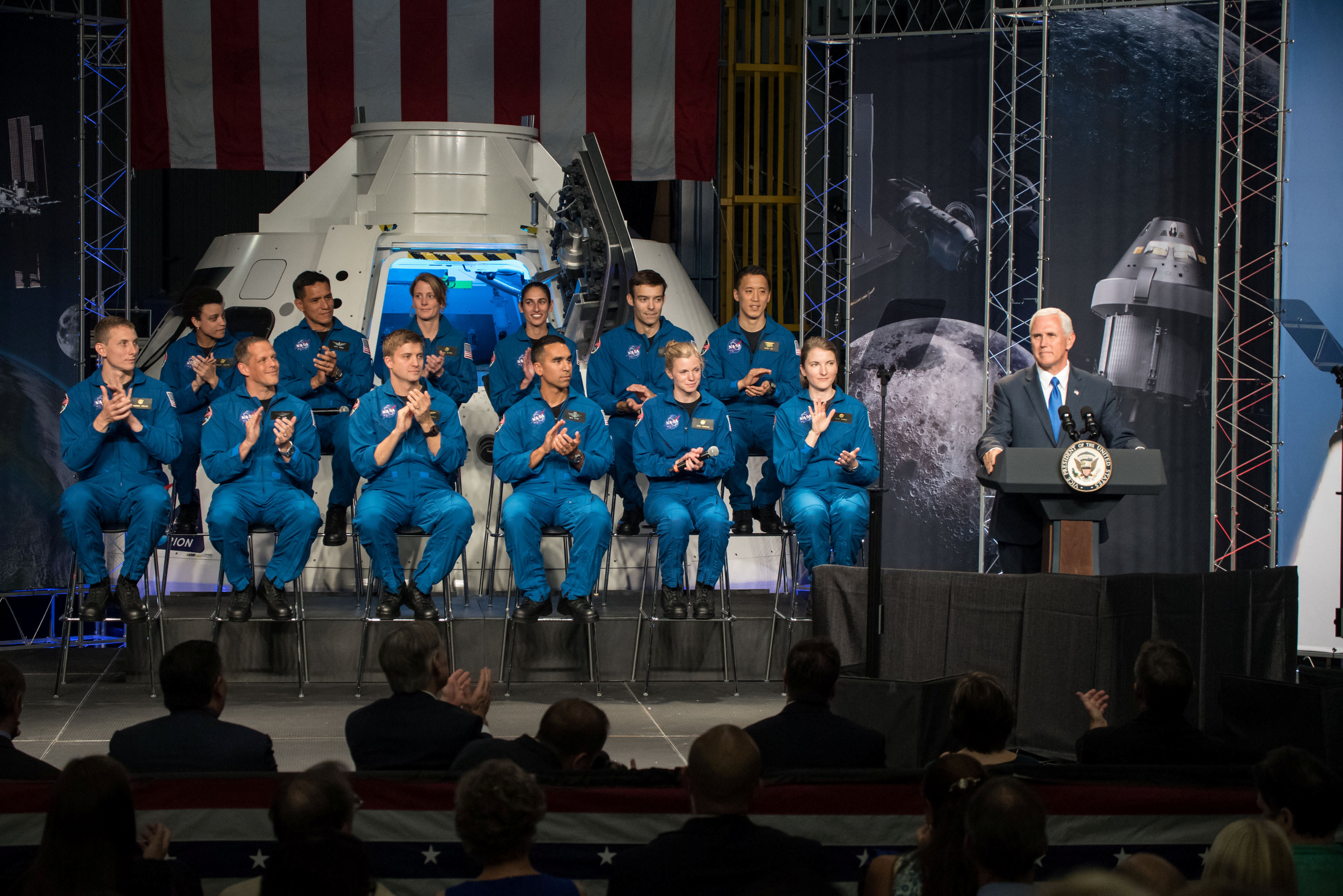 Новый набор астронавтов NASA и вице-президент США Майк Пенс. Фото: &copy;&nbsp;NASA/Handout via REUTERS