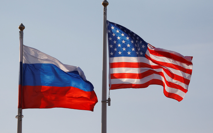 Флаги России и США.&nbsp;Фото: &copy;REUTERS/Maxim Shemetov