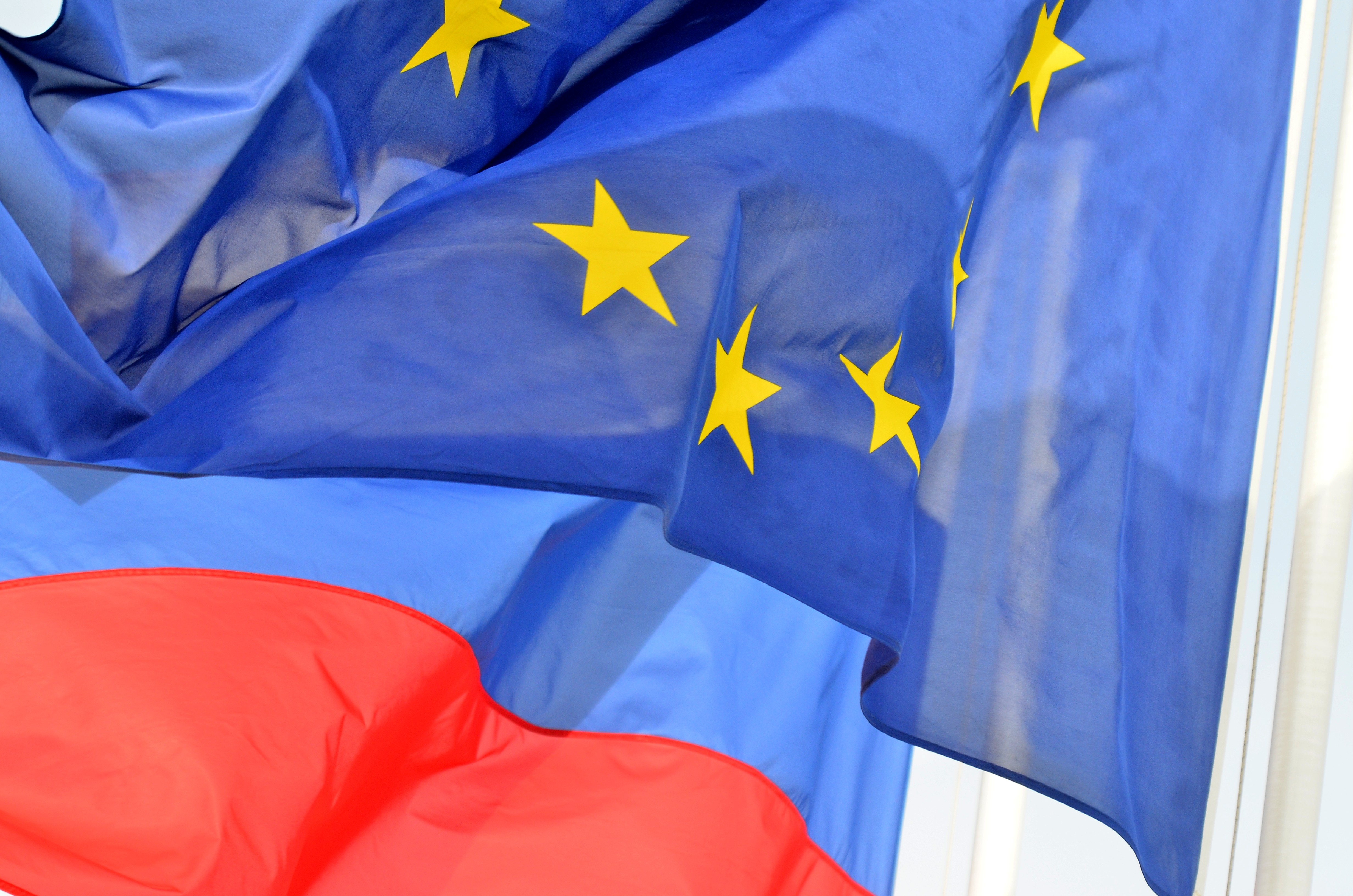 Решение евросоюза. Флаг России и ЕС. Россия в Евросоюзе. Россия и Европейский Союз. Евросоюз санкции.