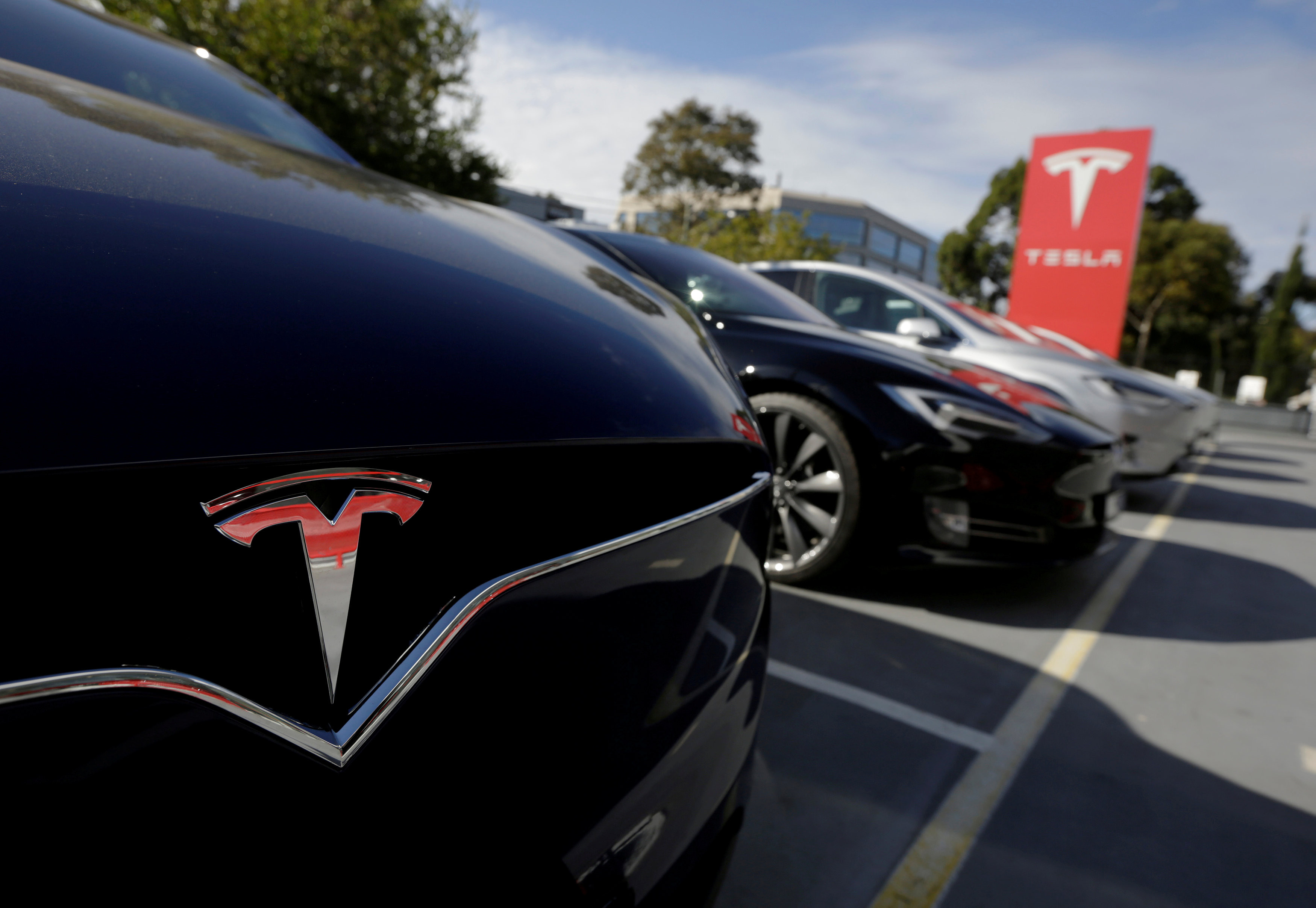 Tesla Model X Фото: REUTERS/Jason Reed/File Photo
