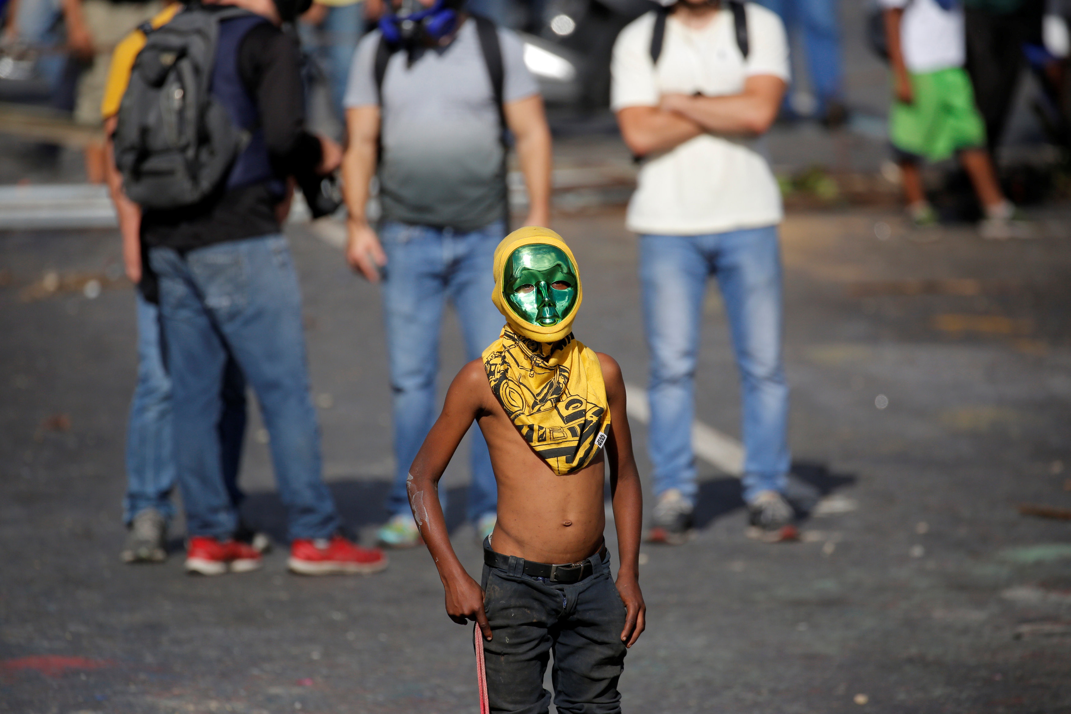 Участник акции протеста в Каракасе. Фото: &copy;&nbsp;REUTERS/Ivan Alvarado