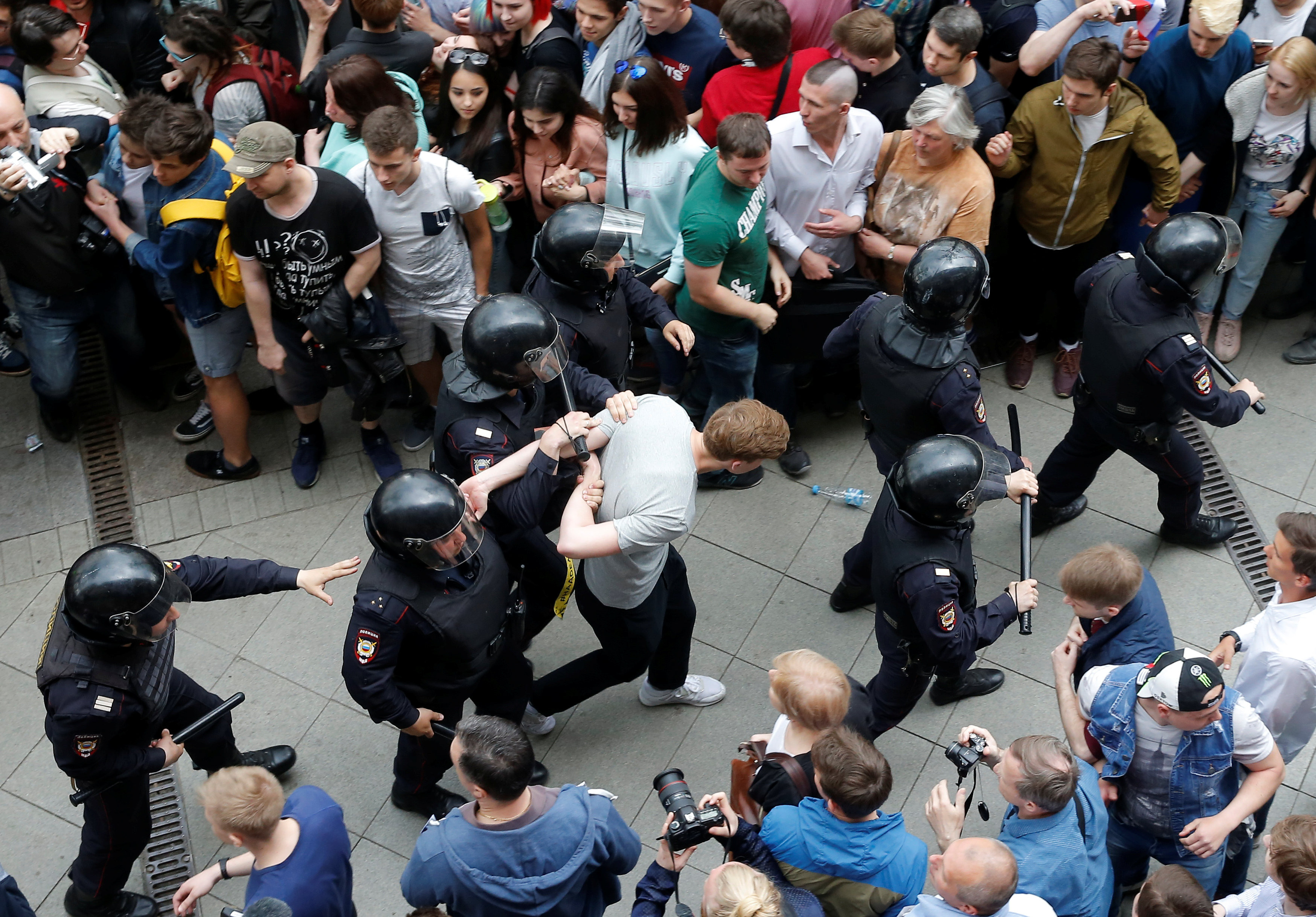 Задержание участников несогласованной протестной акции в Москве.&nbsp;Фото: &copy; REUTERS/Maxim Shemetov