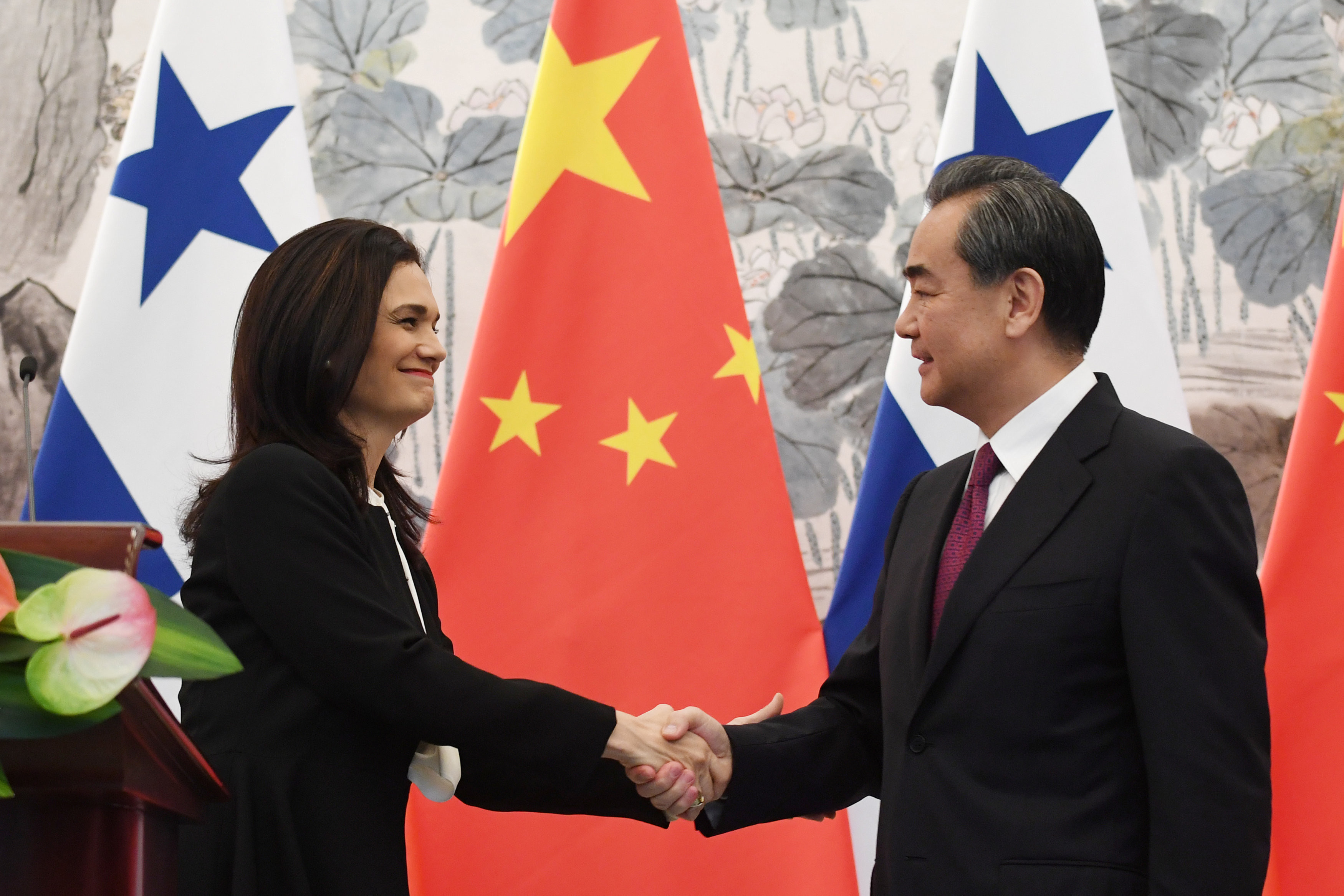 Министры иностранных дел Панамы и Китая. Фото: &copy;&nbsp;REUETRS/Greg Baker