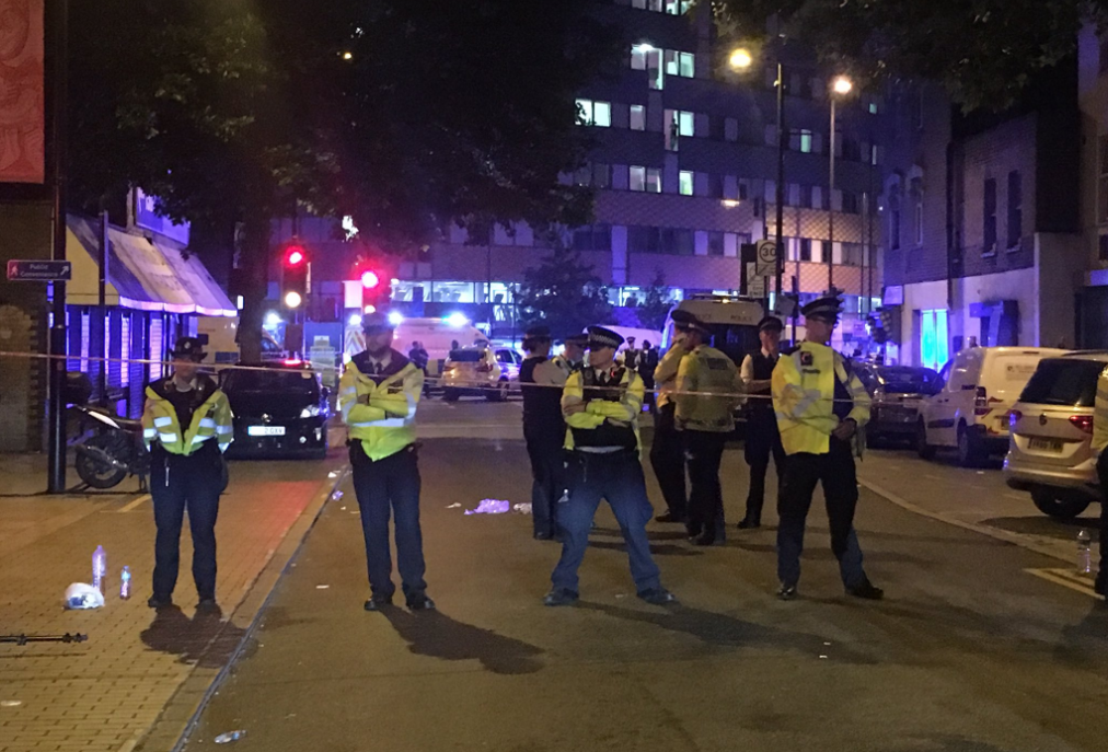 Полиция оцепила место инцидента на севере Лондона. Фото: Twitter.com