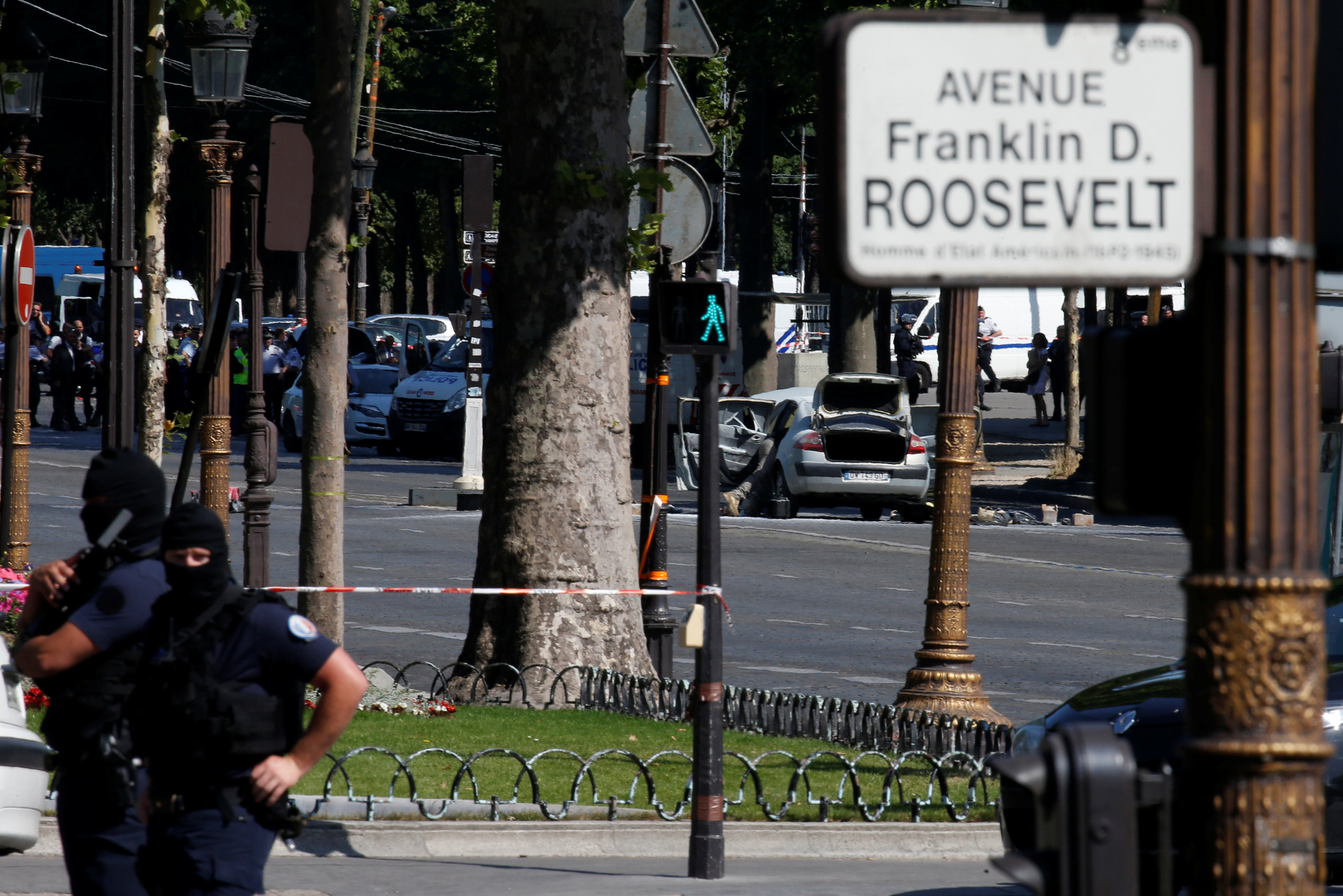 Полицейские в центре Парижа. Фото: &copy; REUTERS/Gonzalo Fuentes