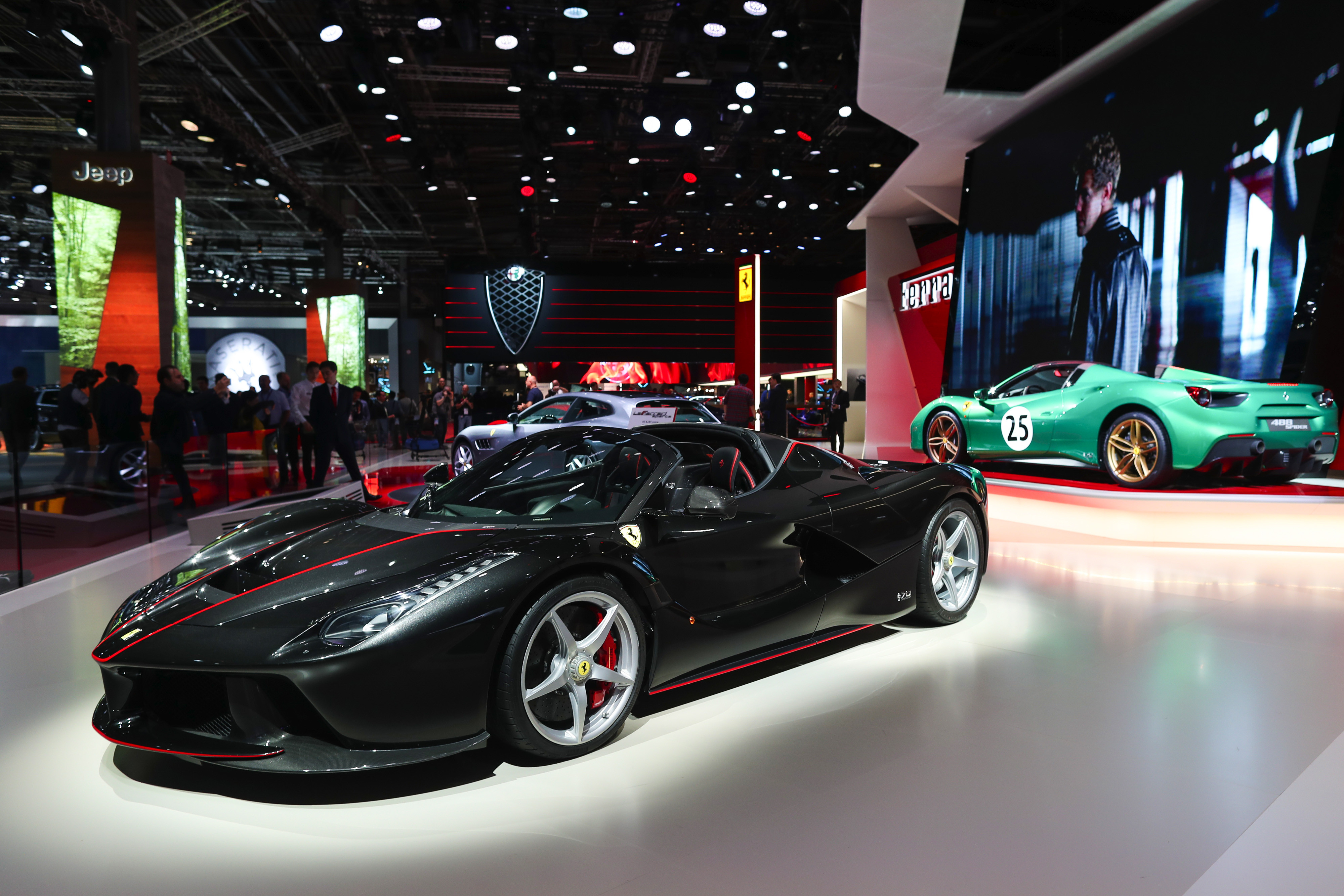 Sotheby's и Ferrari проведут крупнейший аукцион в истории автомобильно...