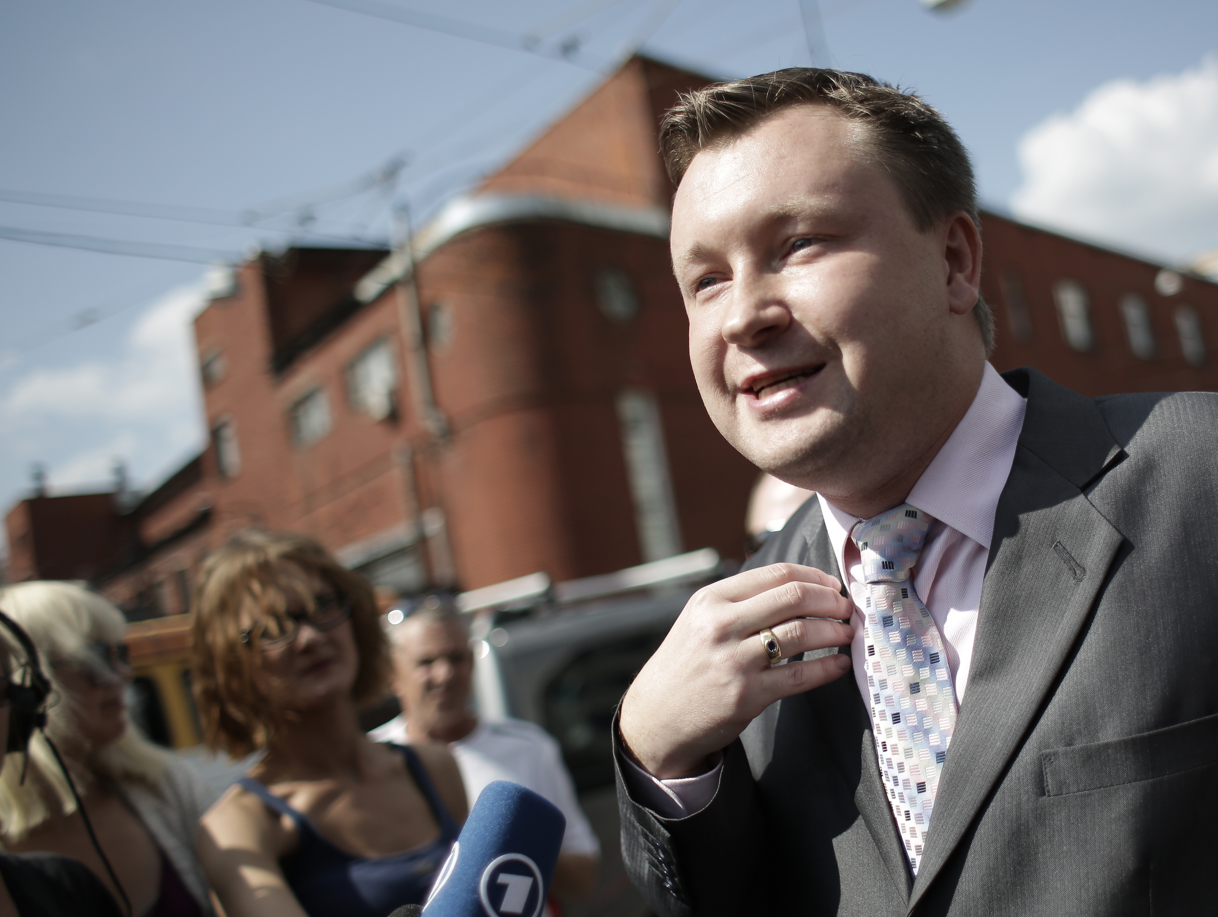 Гей-активист, обратившийся в ЕСПЧ, отказался покидать Россию по совету  Милонова