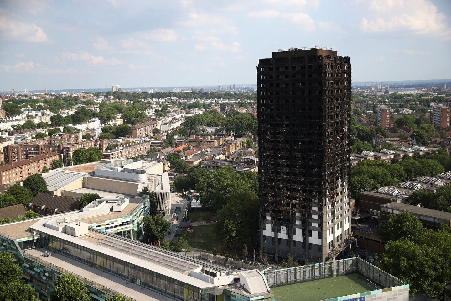 Сгоревшее 24-этажное здание Grenfell Tower. Фото: &copy;&nbsp;REUTERS/Neil Hall




