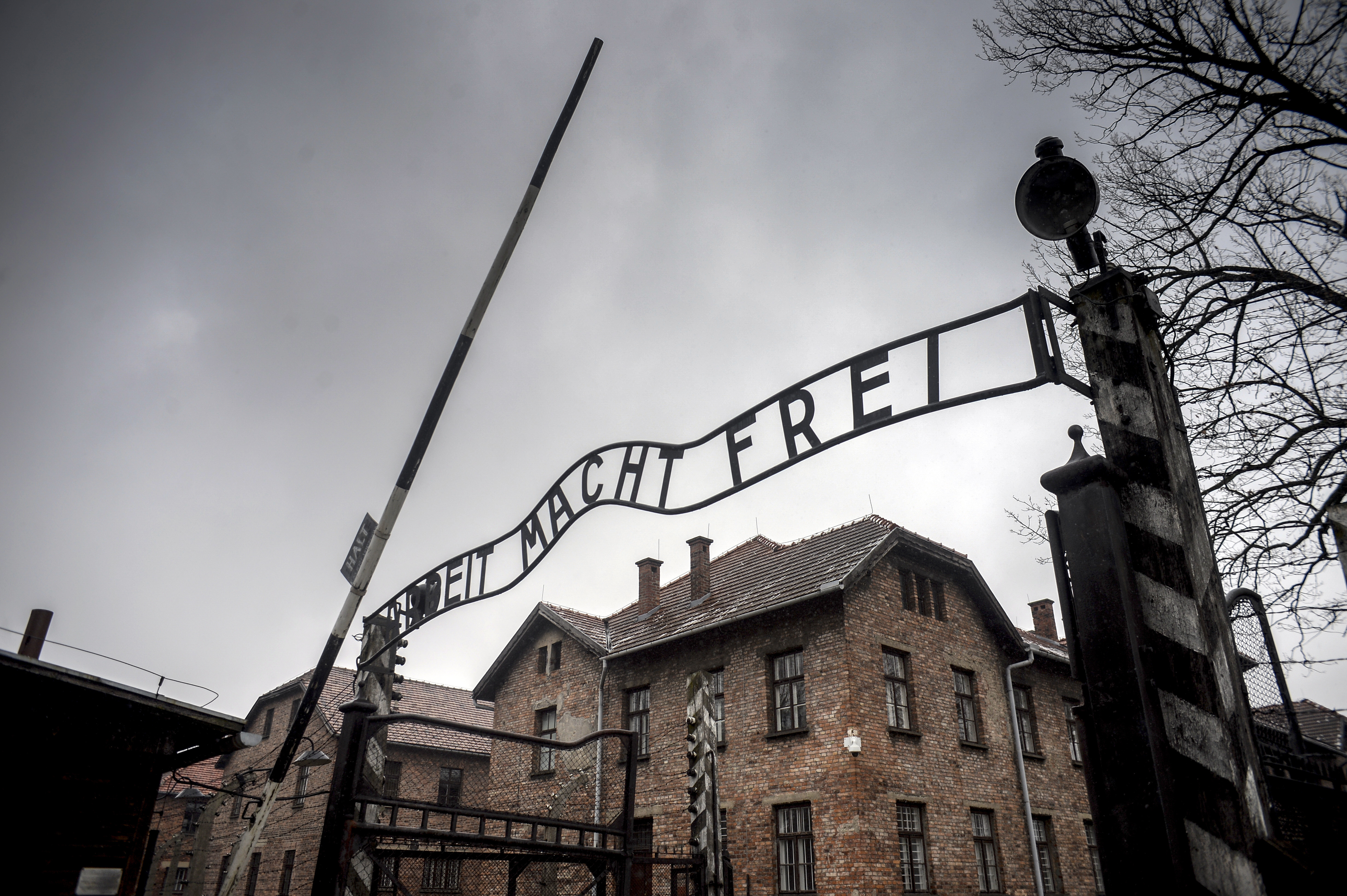 Центральные ворота бывшего концлагеря в Освенциме. Фото: © РИА Новости/Валерий Мельников