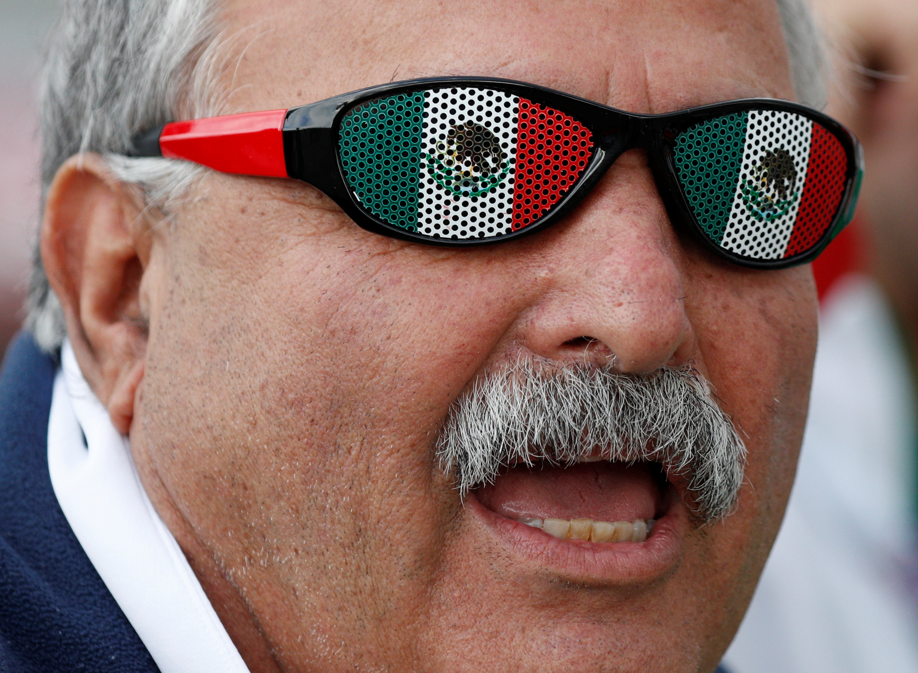 Мексиканский футбольный болельщик перед встречей Мексики и Португалии на Кубке конфедераций. Фото: &copy;&nbsp;REUTERS/Maxim Shemetov