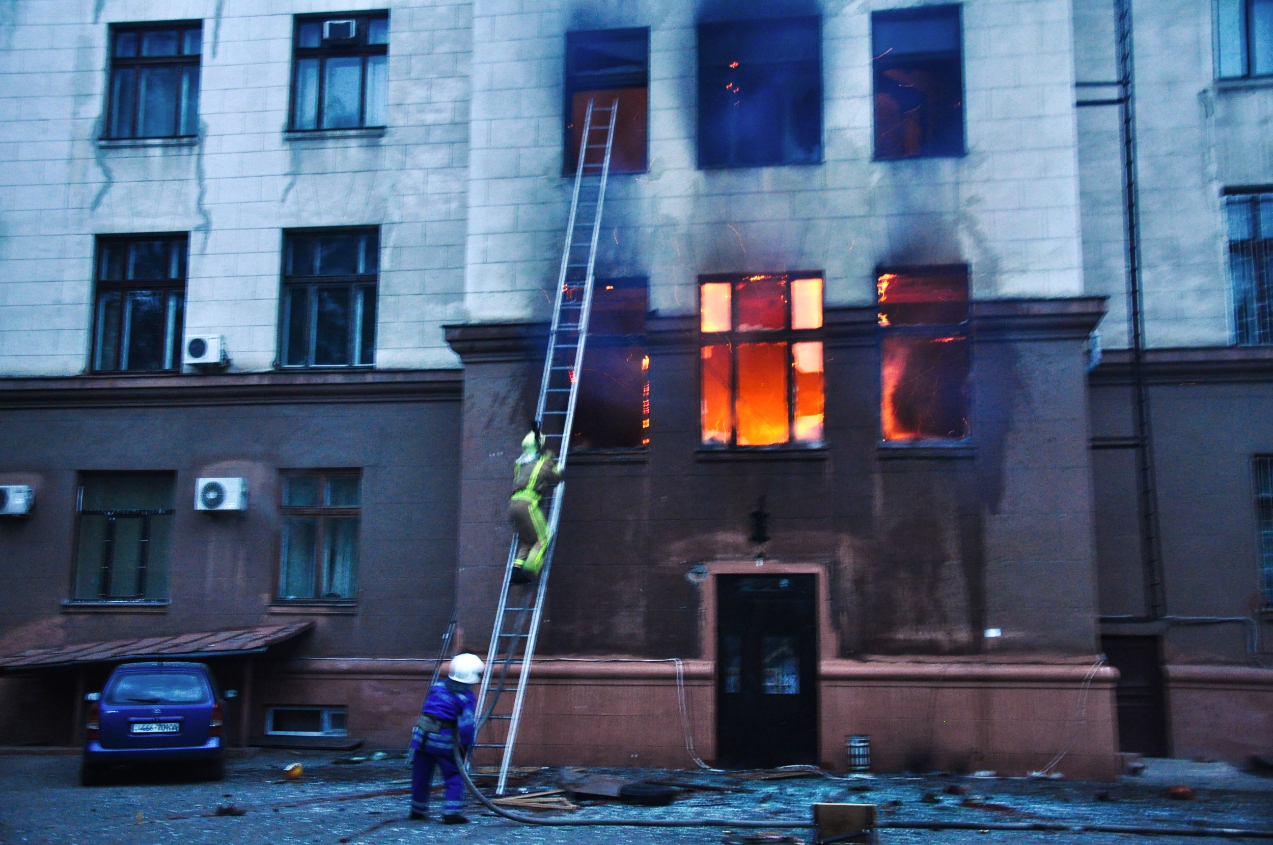 В Одессе избили сотрудницу комиссии, которая расследует пожар в Доме профсоюзов