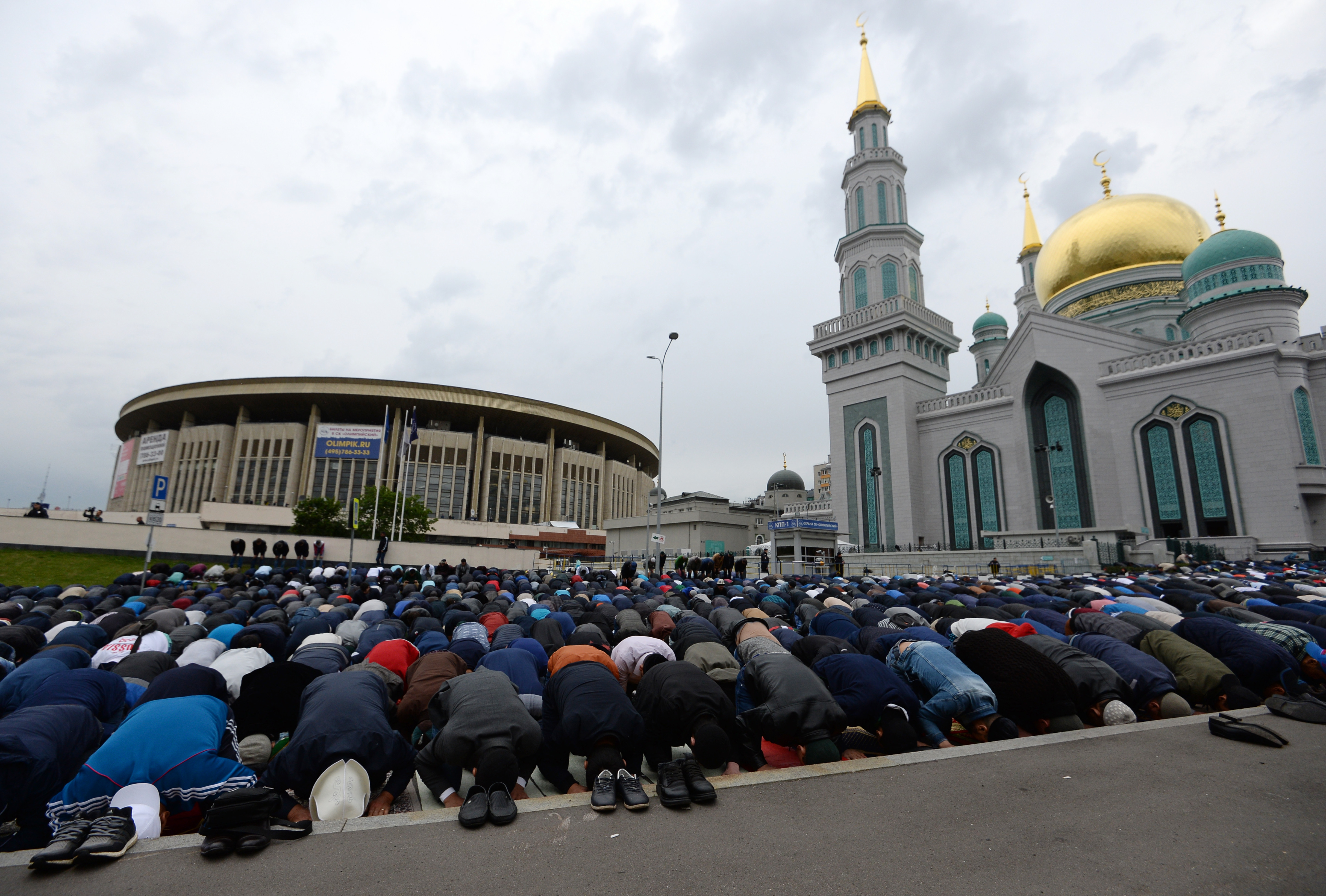 Ураза фотки. Рамадан Соборная мечеть Москвы.