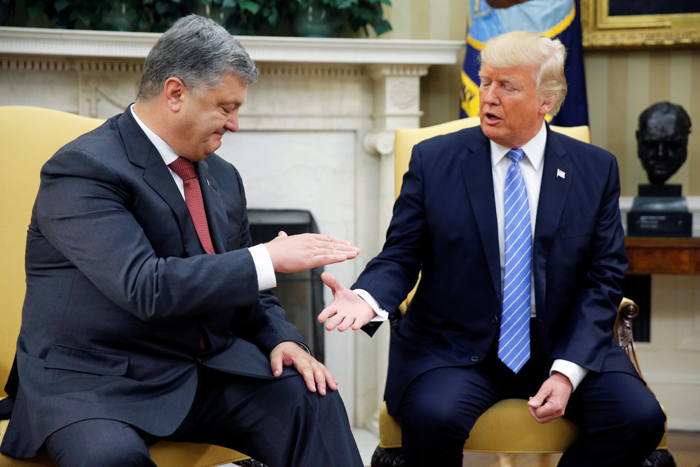 Пётр Порошенко и Дональд Трамп во время встречи в Белом доме. Фото: &copy;&nbsp;REUTERS/Jonathan Ernst