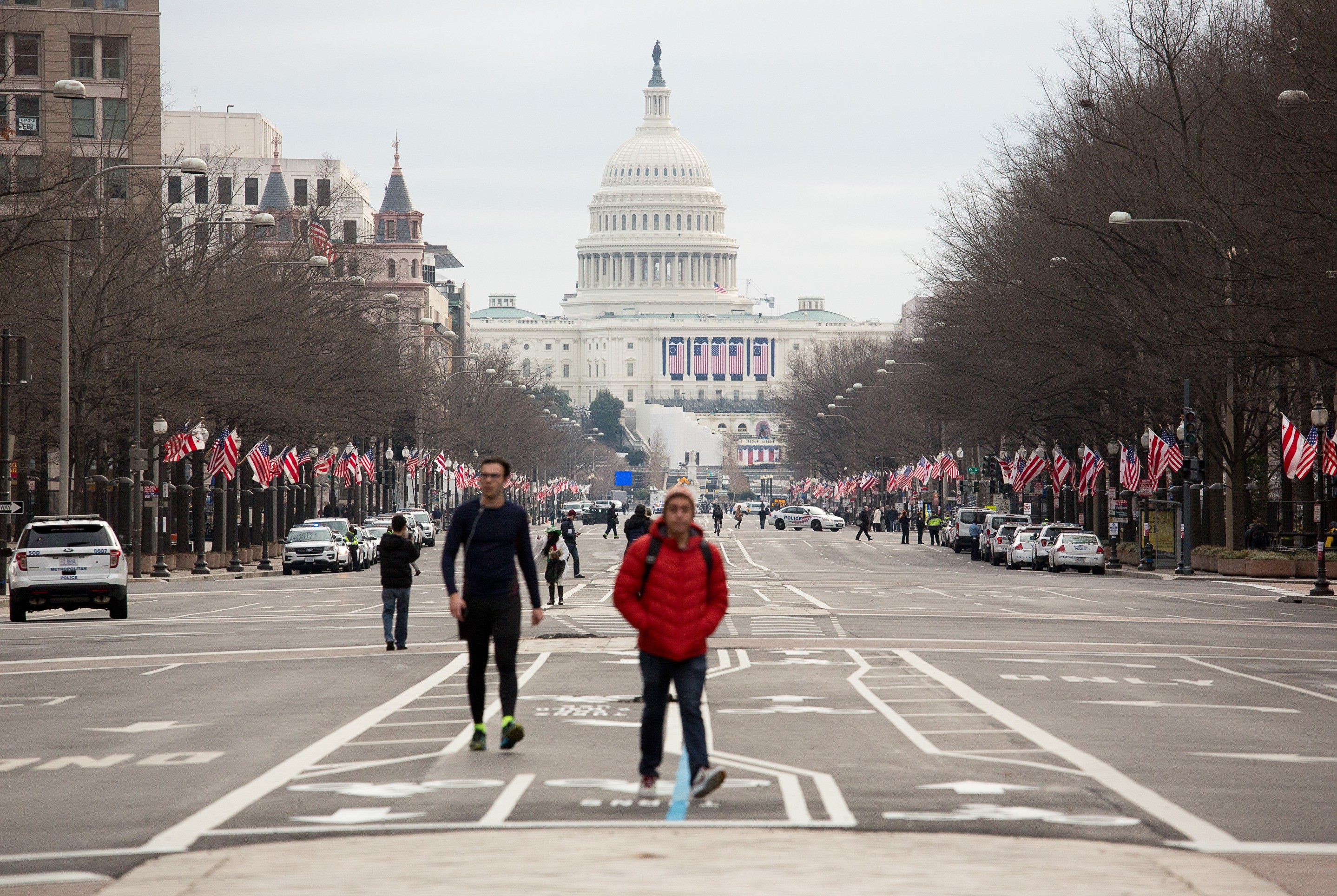Пешеходы на фоне Капитолия в Вашингтоне. Фото: &copy; РИА Новости/Алексей Агарышев