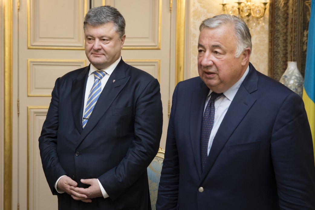 Президент Украины Пётр Порошенко и председатель Сената Франции Жерар Ларше. Фото: Официальный сайт президента Украины