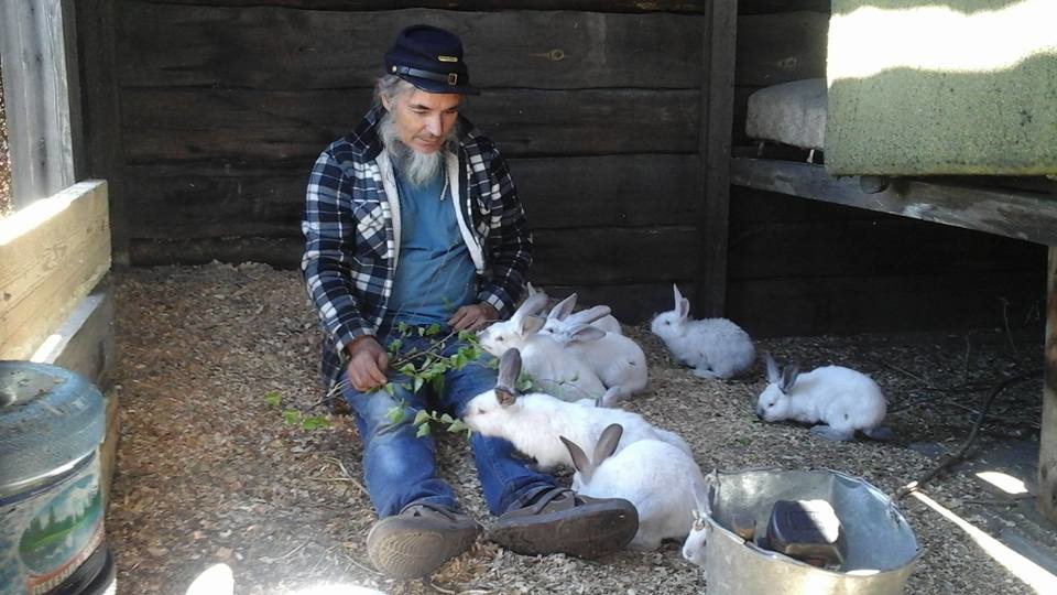Карим Мухамадеев с кроликами. Фото: соцсети