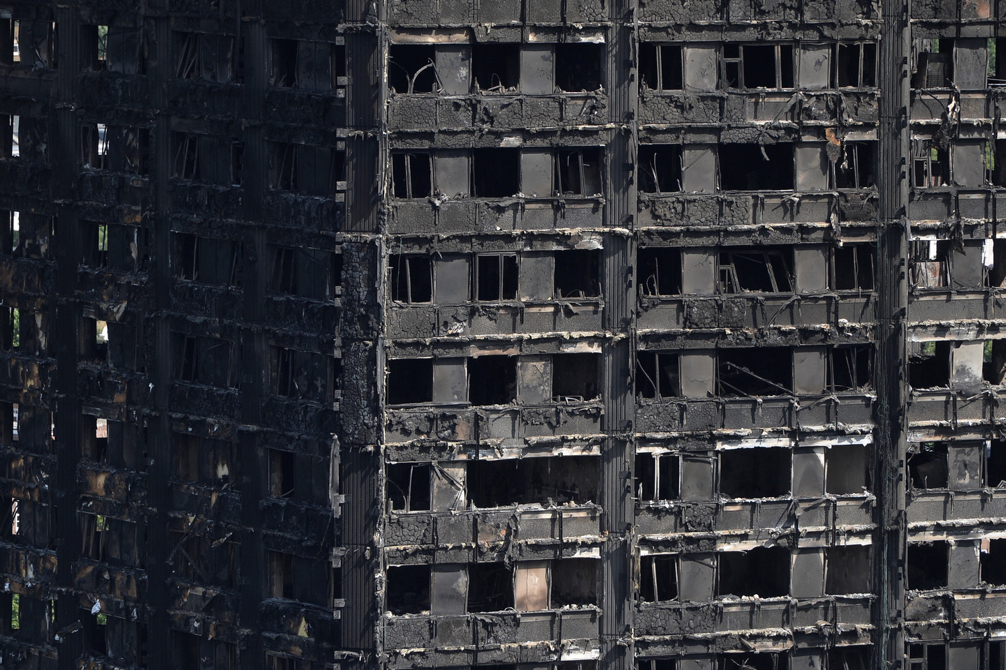 Сгоревший многоэтажный дом в Лондоне.&nbsp;Фото: &copy; REUTERS/Hannah McKay