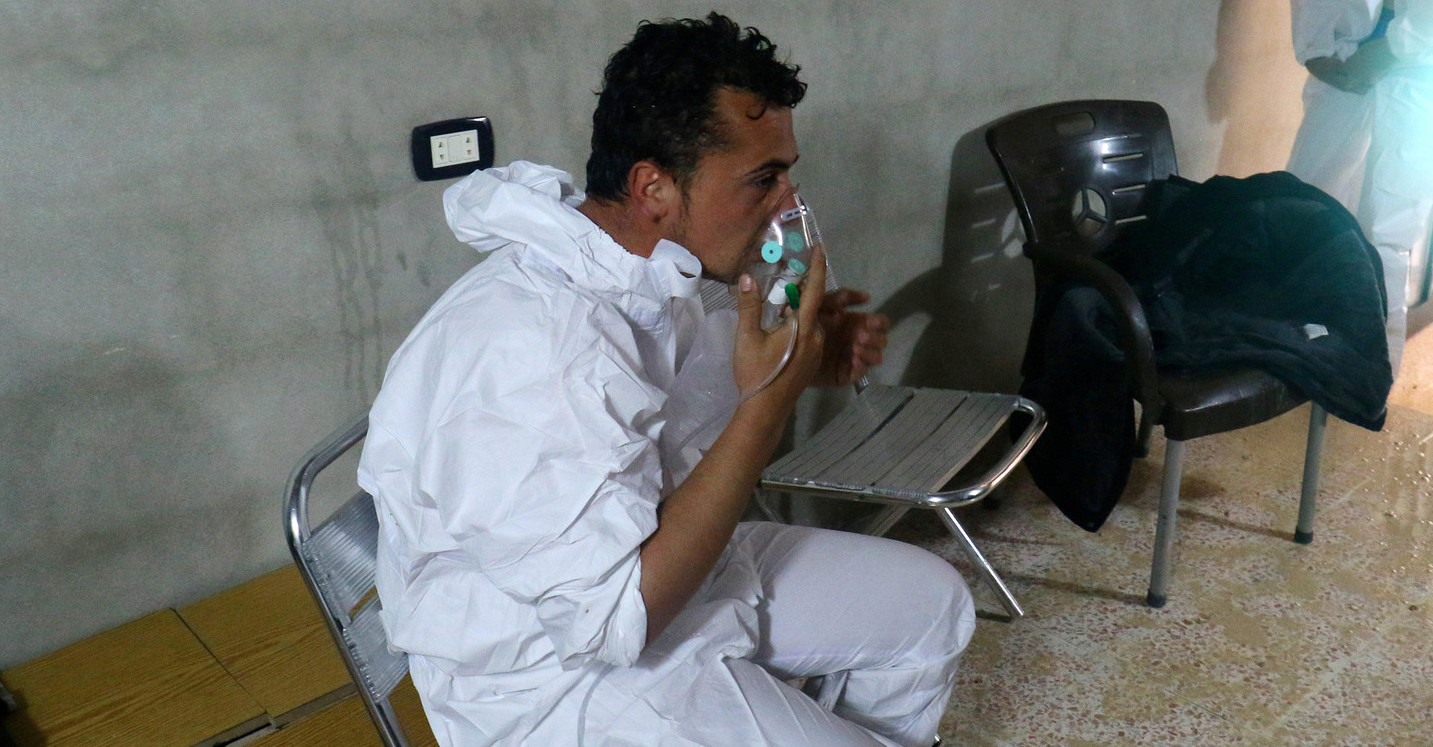 Пострадавший во время предполагаемой химической атаки в Хан-Шейхуне. Фото: &copy;&nbsp;REUTERS/Ammar Abdullah