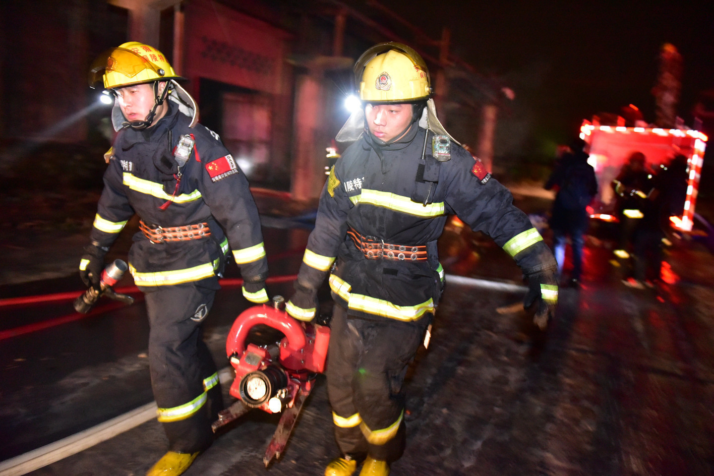 Пожарные в Китае. Фото: &copy; REUTERS