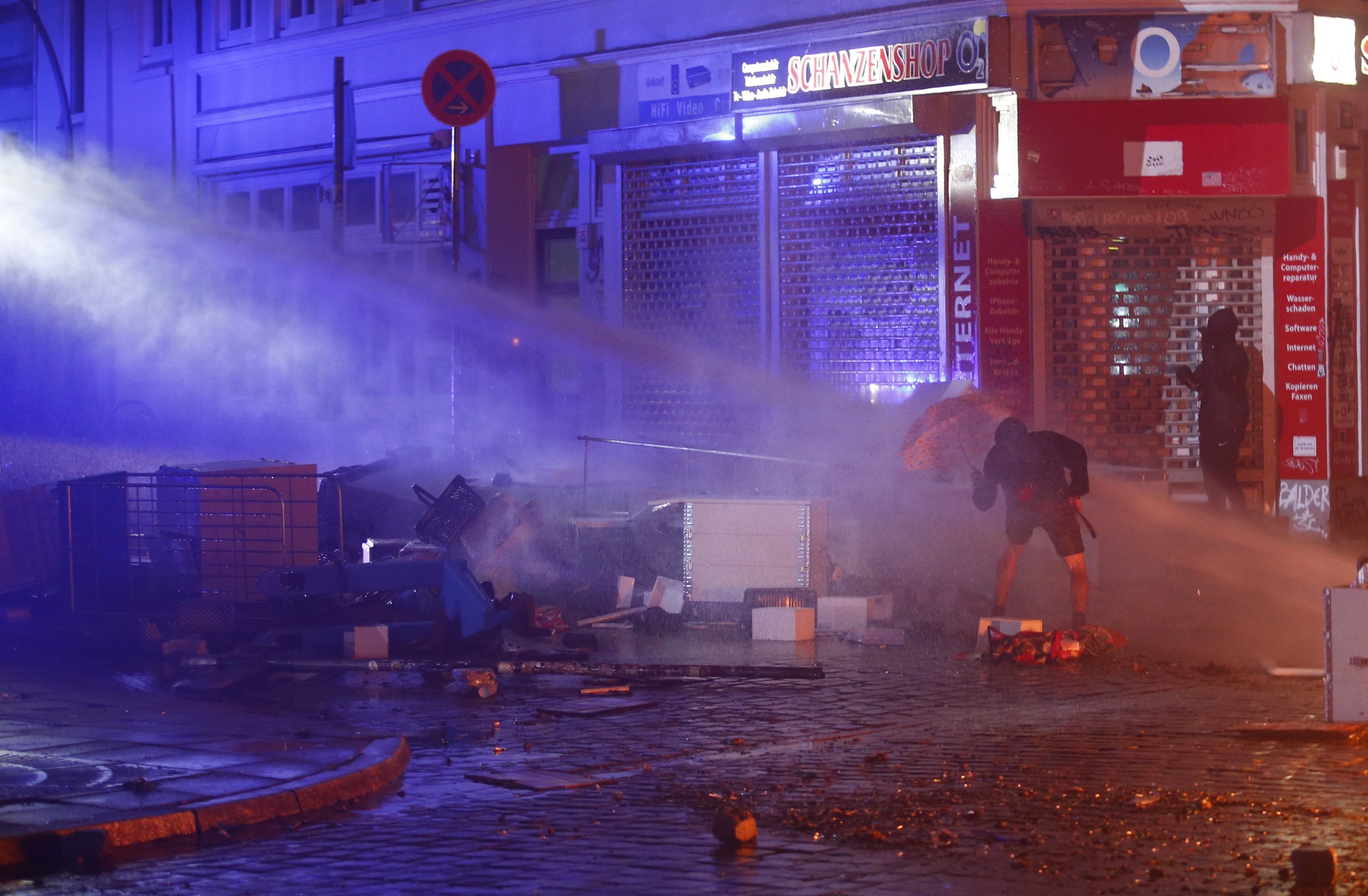 Беспорядки в Гамбурге. Фото: &copy;&nbsp;REUTERS/Hannibal Hanschke