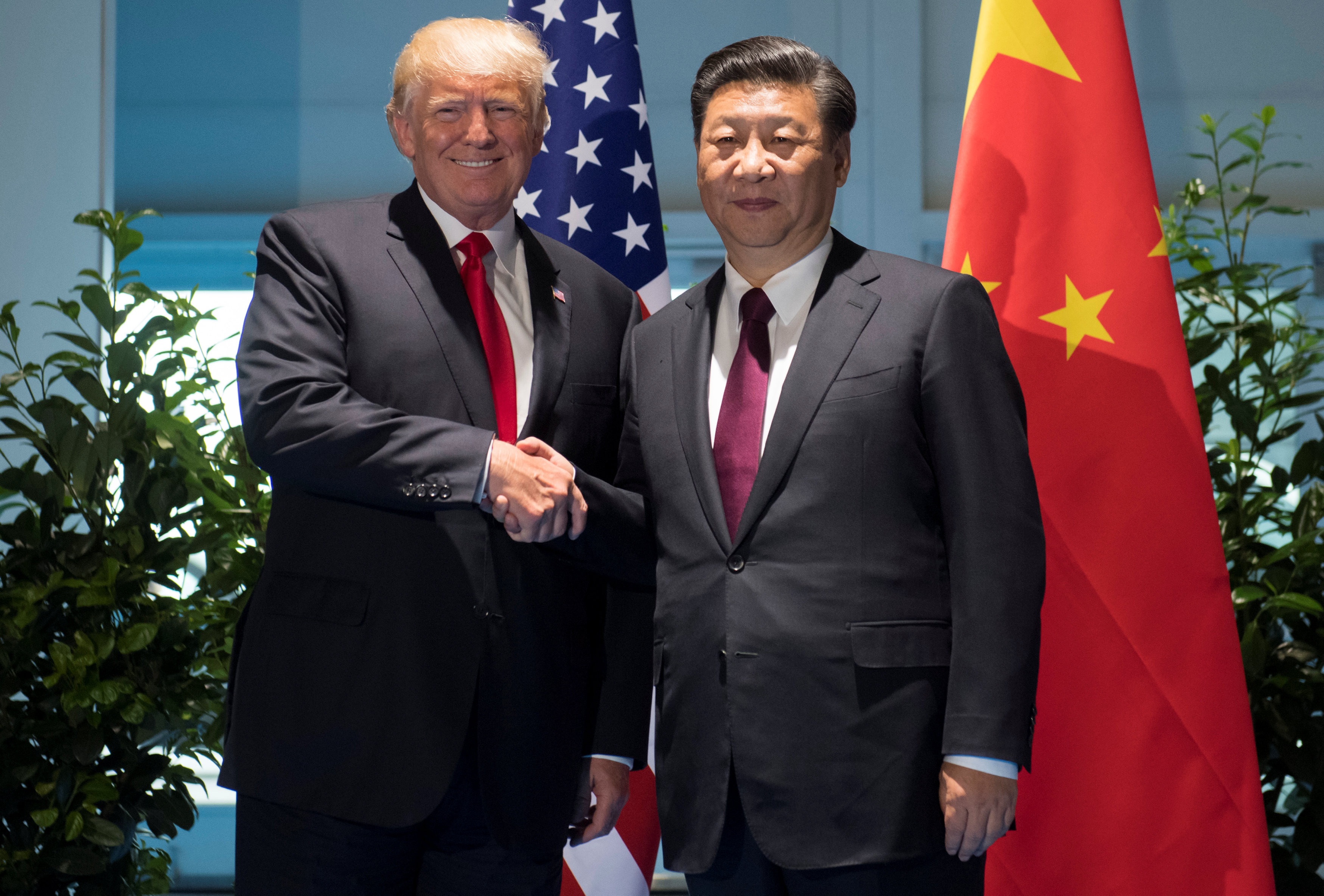 Президент США Дональд Трама и председатель КНР Си Цзиньпин.&nbsp;Фото: &copy; REUTERS/Saul Loeb