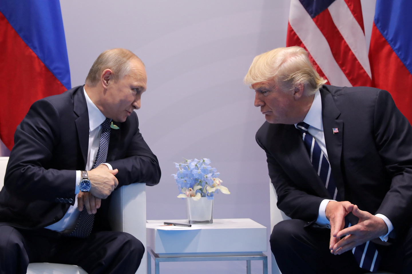 Владимир Путин и Дональд Трамп во время встречи в Гамбурге. Фото: &copy;&nbsp;REUTERS/Carlos Barria