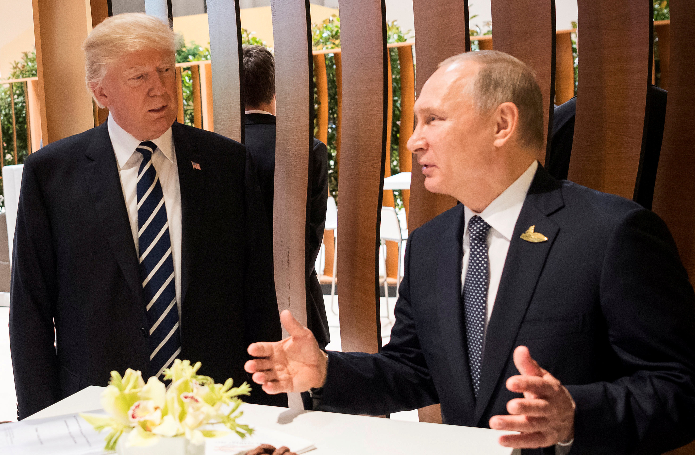 Дональд Трамп и Владимир Путин на саммите G20 в Гамбурге. Фото: &copy; REUTERS/Steffen Kugler/Courtesy of Bundesregierung