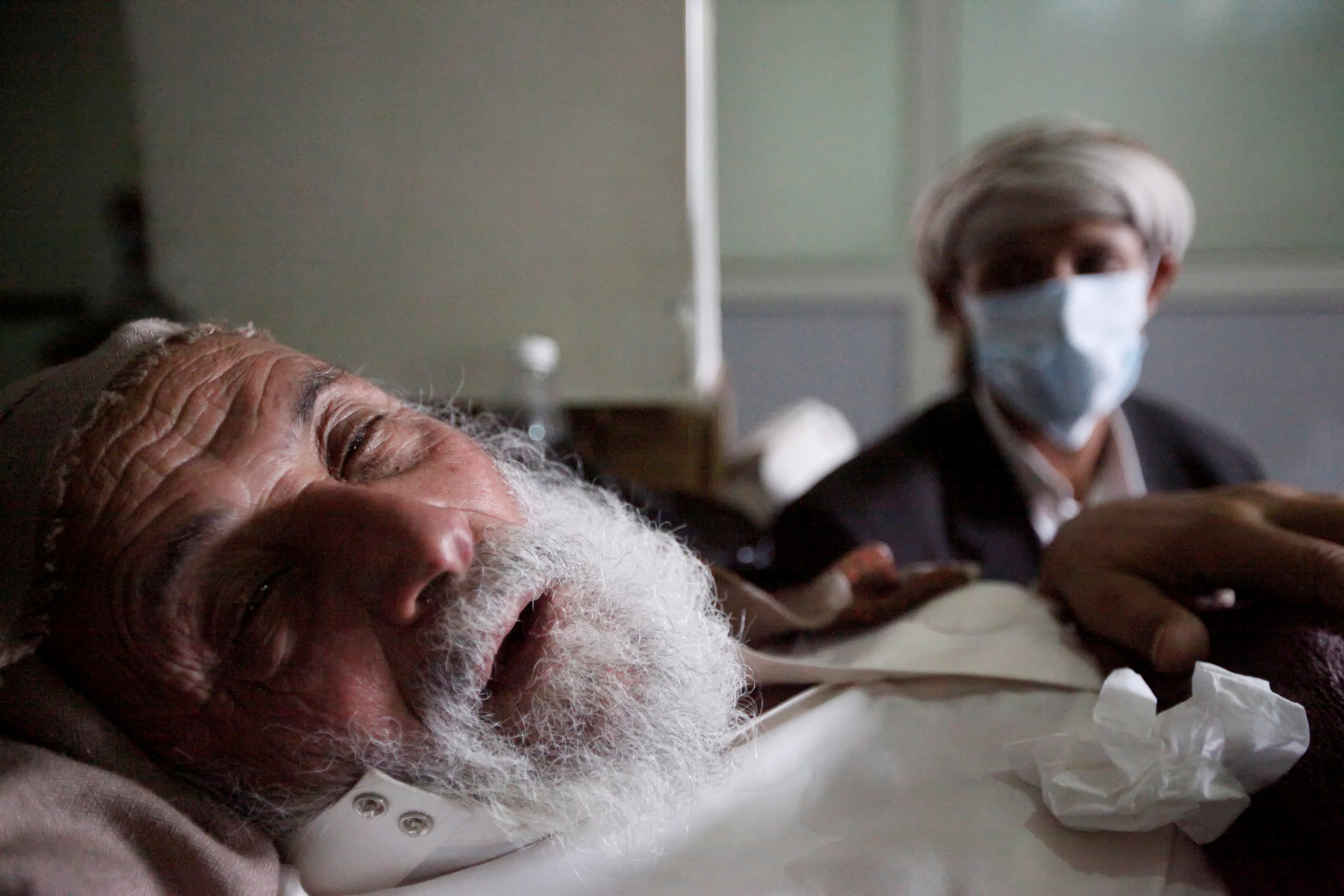 Больной холерой пожилой житель Йемена. Фото: &copy;&nbsp;REUTERS/Mohamed al-Sayaghi