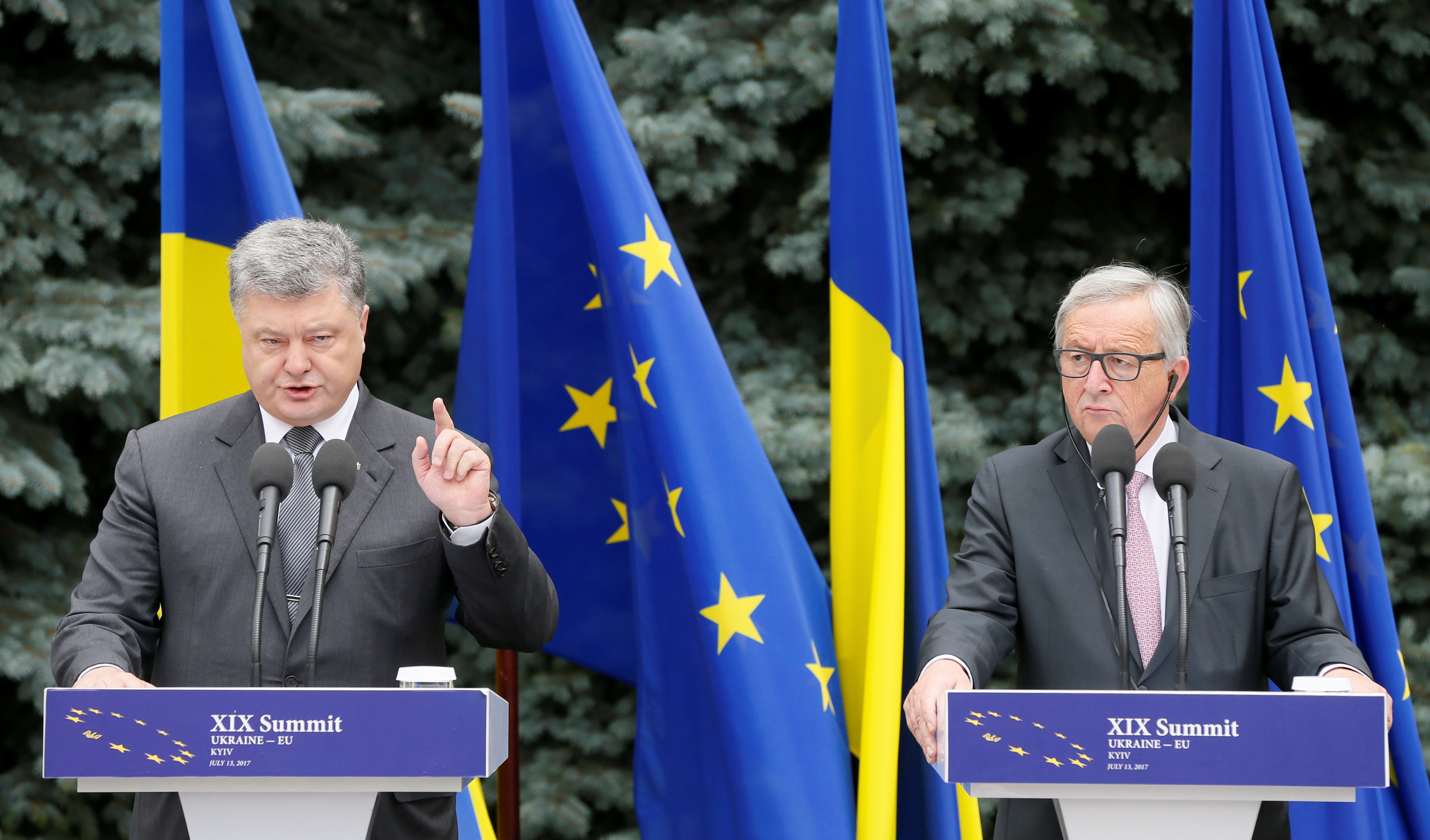 Пётр Порошенко и Жан-Клод Юнкер Фото: &copy;REUTERS/Valentyn Ogirenko