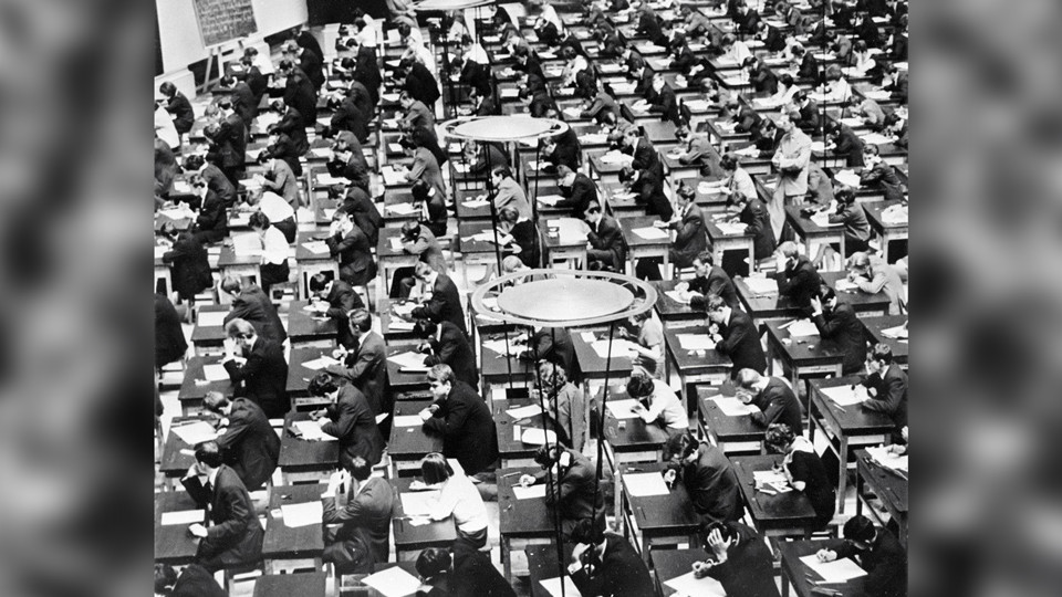 Абитуриенты сдают вступительные экзамены в Варшавский политехнический институт. Год 1969. Фото: © РИА Новости