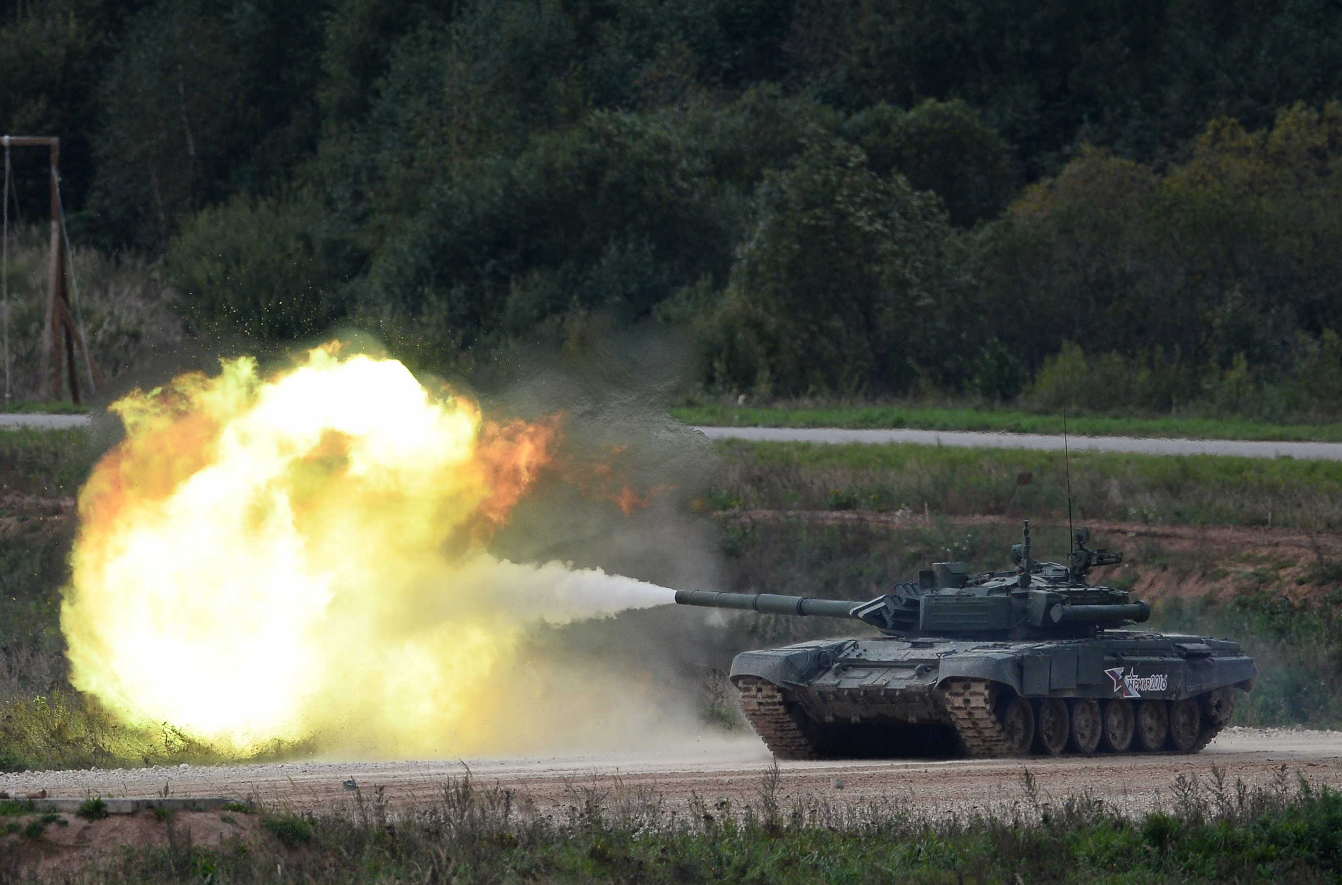 Танк Т-90 производит стрельбы во время показательных учений. Фото: &copy;РИА Новости/Максим Блинов