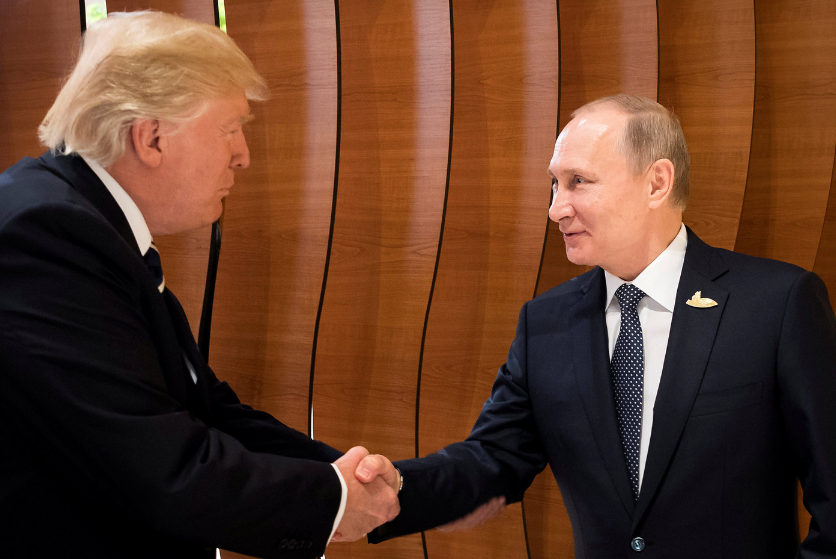 Президент США Дональд Трамп и президент России Владимир Путин на саммите G20 в Гамбурге Фото: © REUTERS/Steffen Kugler/Courtesy of Bundesregierung