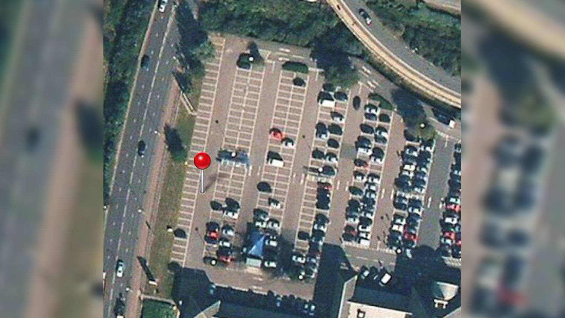 Cистема GPS зафиксировала, что женщина припарковалась у магазина IKEA. Фото: The Mirror