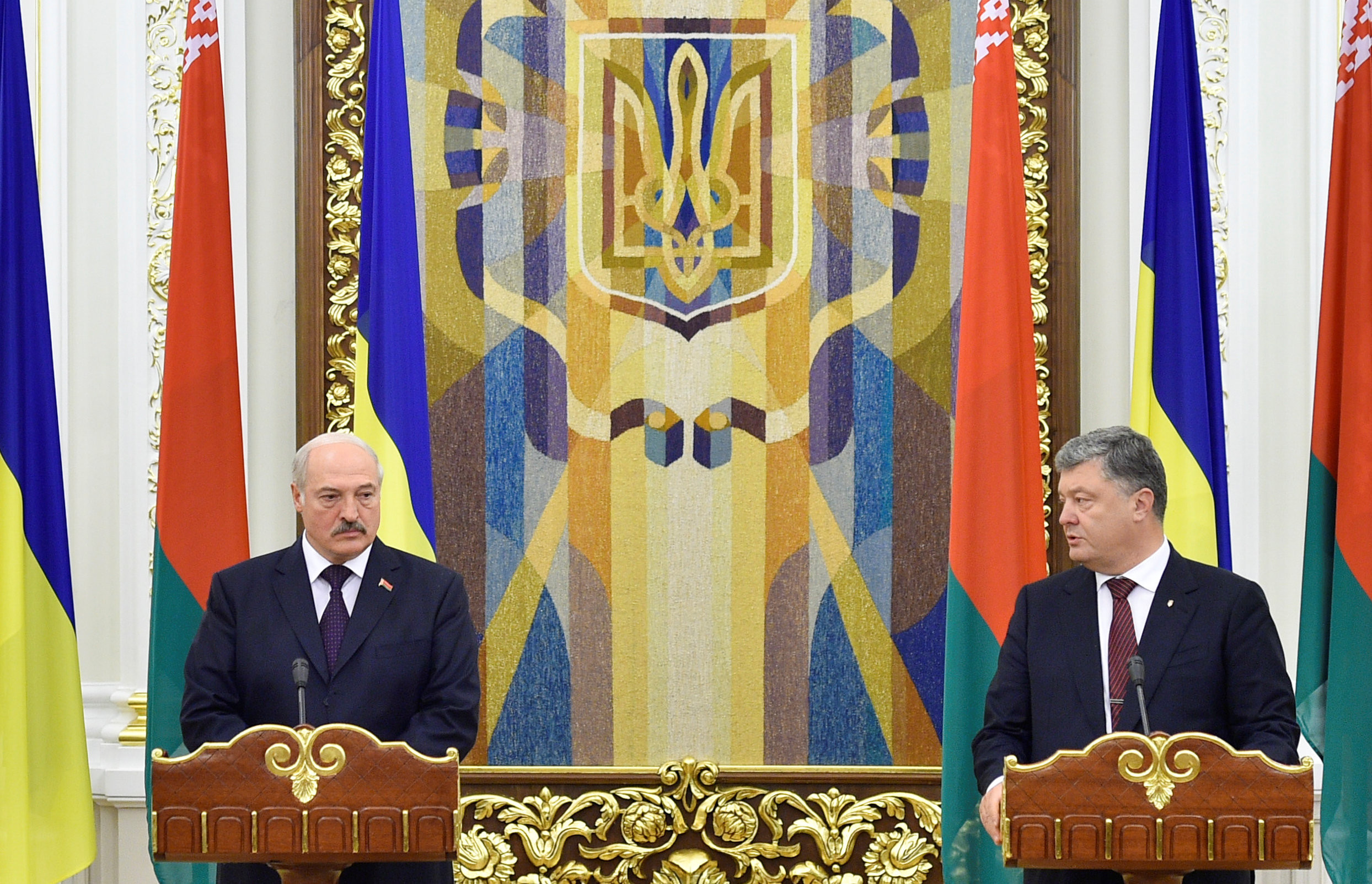 Президент Белоруссии Александр Лукашенко и глава Украины Пётр Порошенко. Фото: &copy;REUTERS/Mykola Lazarenko