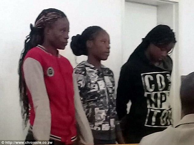 Девушки, которых обвиняют в изнасиловании пастора. Фото: Chronicle.zw