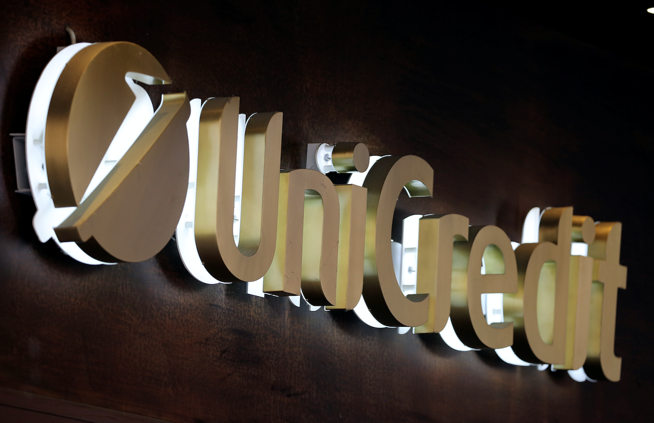 Логотип банка UniCredit. Фото &copy; REUTERS/Stefano Rellandini